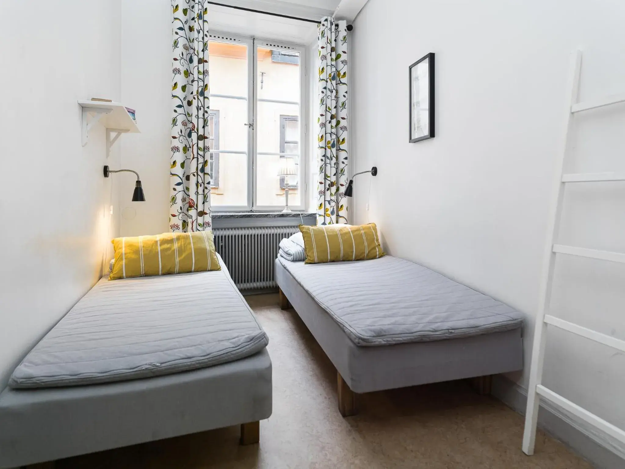 Small Twin Room with Shared Bathroom in Castanea Old Town Hostel Small Twin Room with Shared Bathroom in Castanea Old Town Hostel