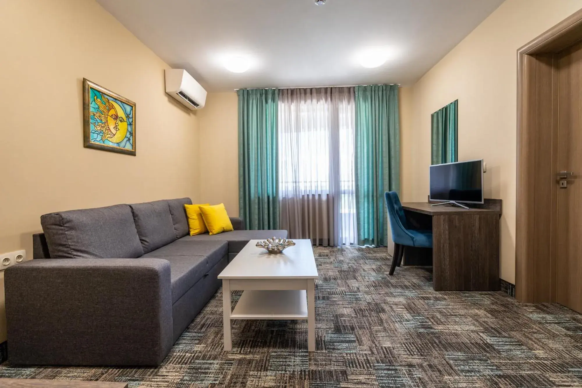 Junior Suit Double Bed Free Parking in Plaza Hotel Plovdiv - Free Parking Junior Suit Double Bed Free Parking in Plaza Hotel Plovdiv - Free Parking