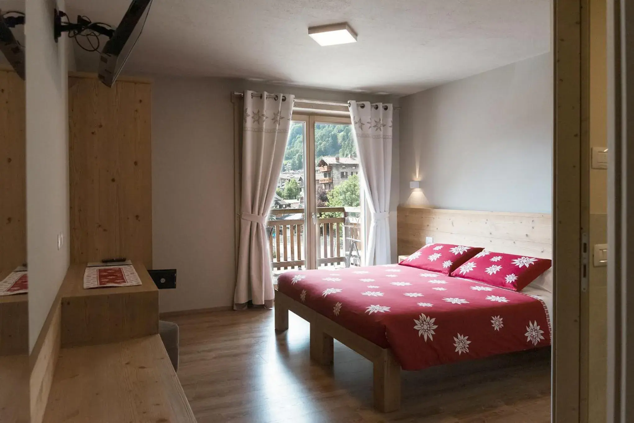 Double or Twin Room - single occupancy in Alpen Chalet - Charme Mountain Hotel - Double or Twin Room - single occupancy in Alpen Chalet - Charme Mountain Hotel -
