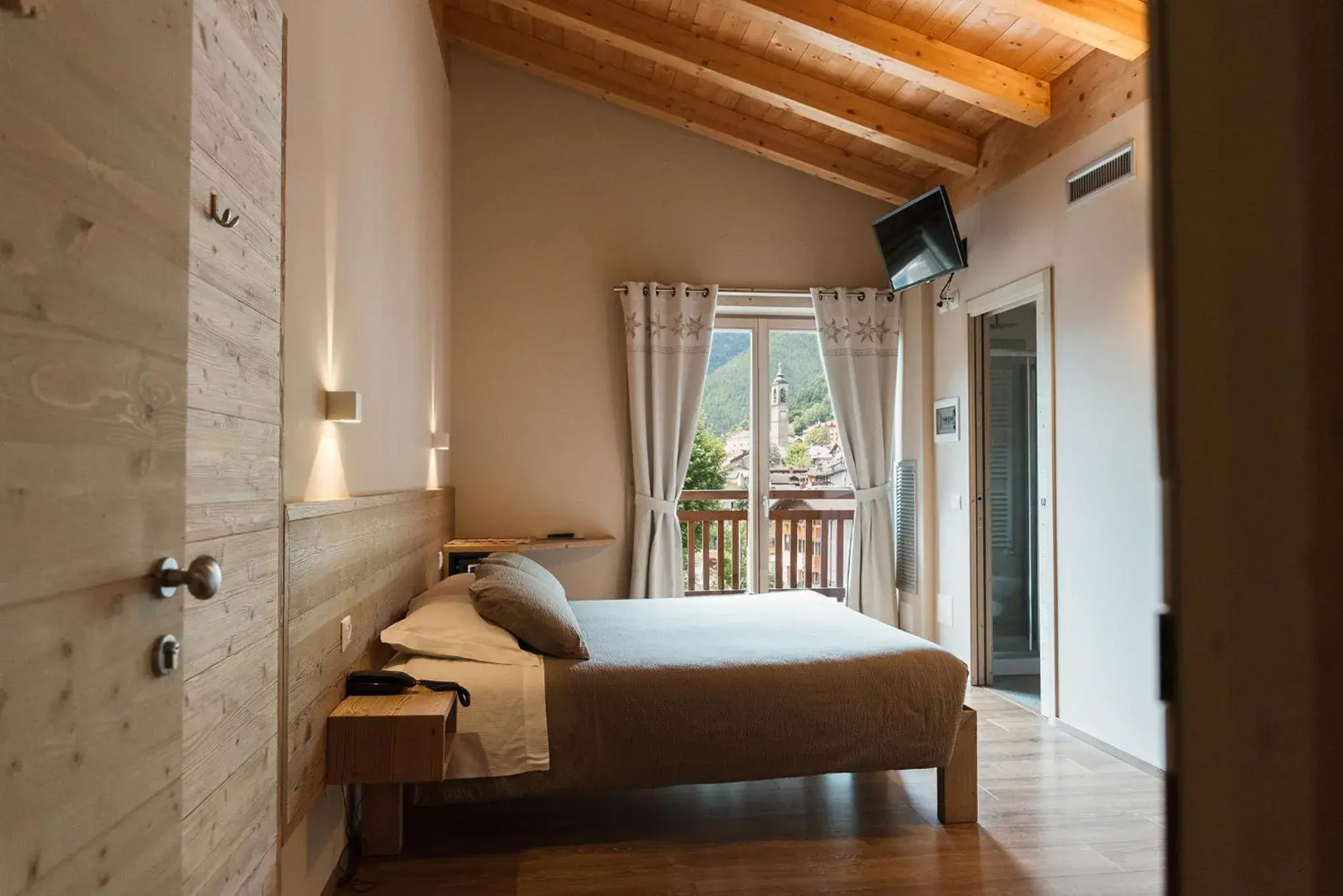 Superior Double or Twin Room - single occupancy in Alpen Chalet - Charme Mountain Hotel - Superior Double or Twin Room - single occupancy in Alpen Chalet - Charme Mountain Hotel -