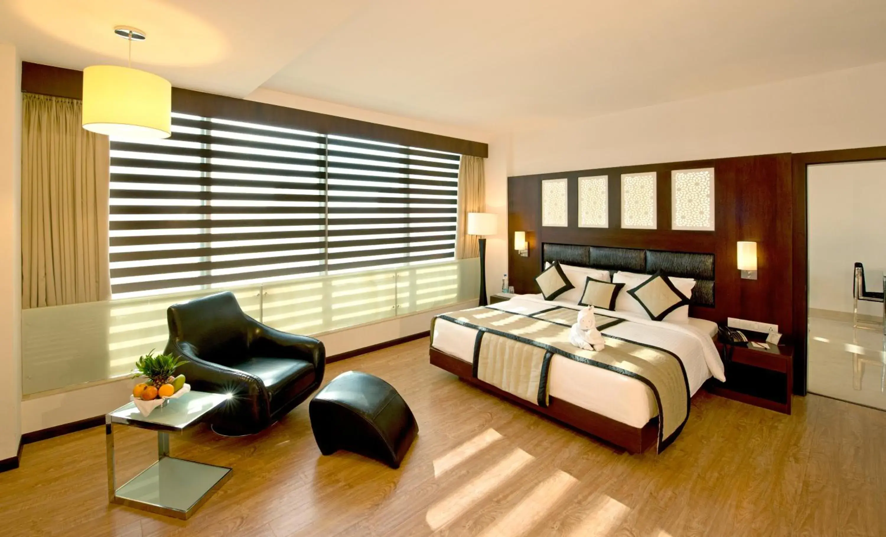 King Suite - single occupancy in Hotel Sandy's Tower King Suite - single occupancy in Hotel Sandy's Tower