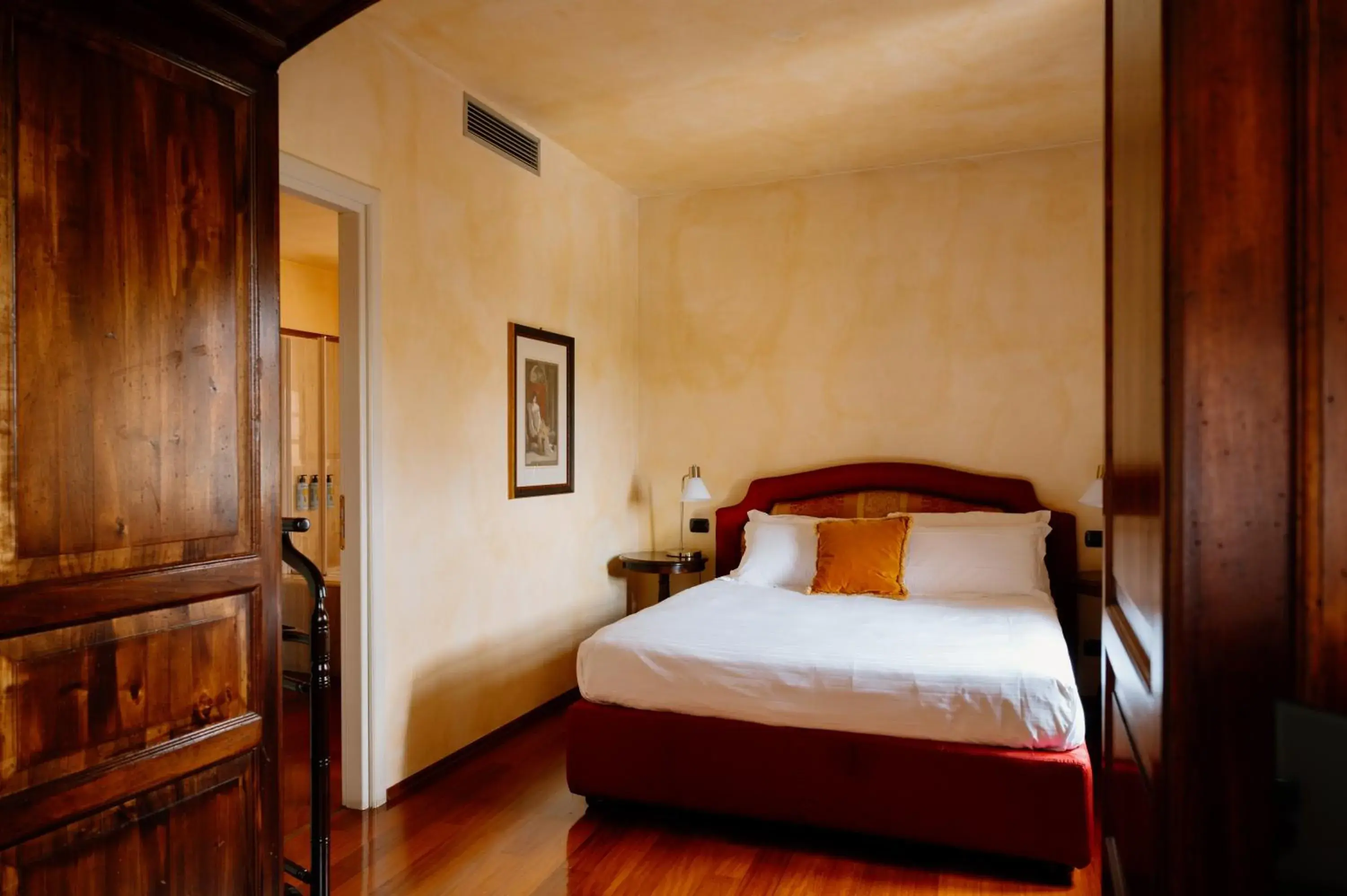 Double Room with Garden View in Hotel Casa Pavesi Double Room with Garden View in Hotel Casa Pavesi