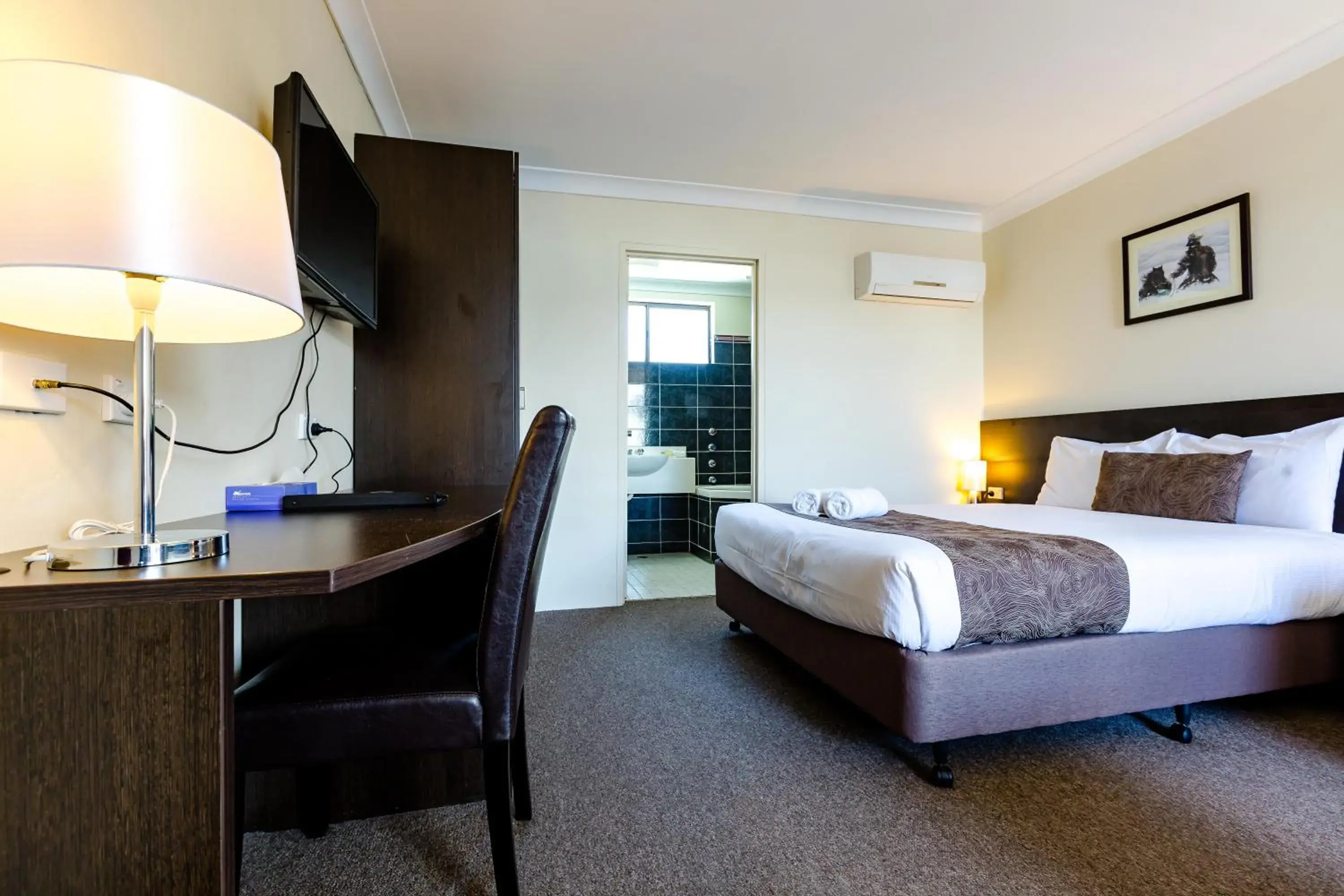 Executive Room with Spa Bath in Abcot Inn Executive Room with Spa Bath in Abcot Inn