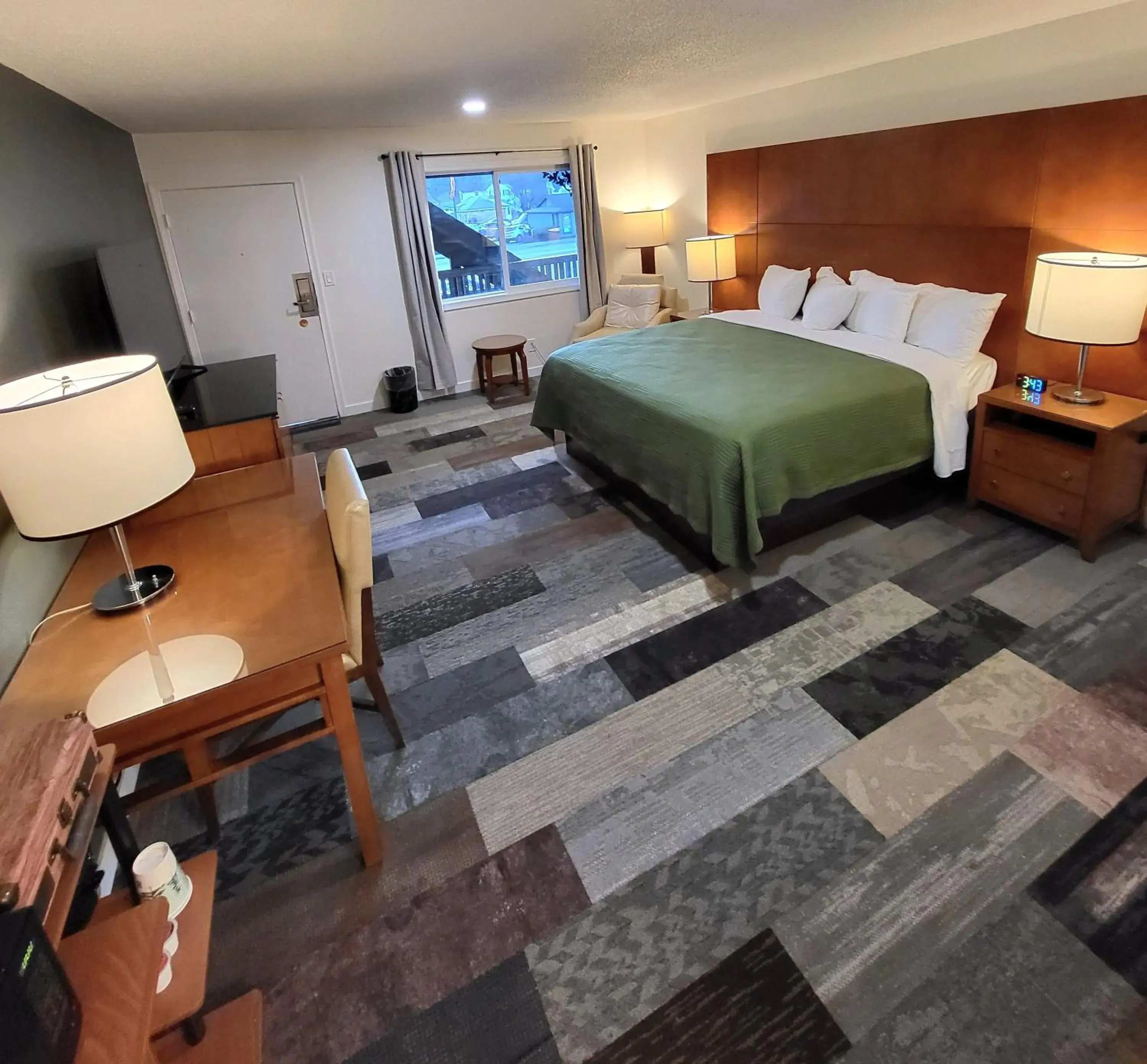 King Room with Roll-In Shower - Disability Access in Shelton Inn King Room with Roll-In Shower - Disability Access in Shelton Inn