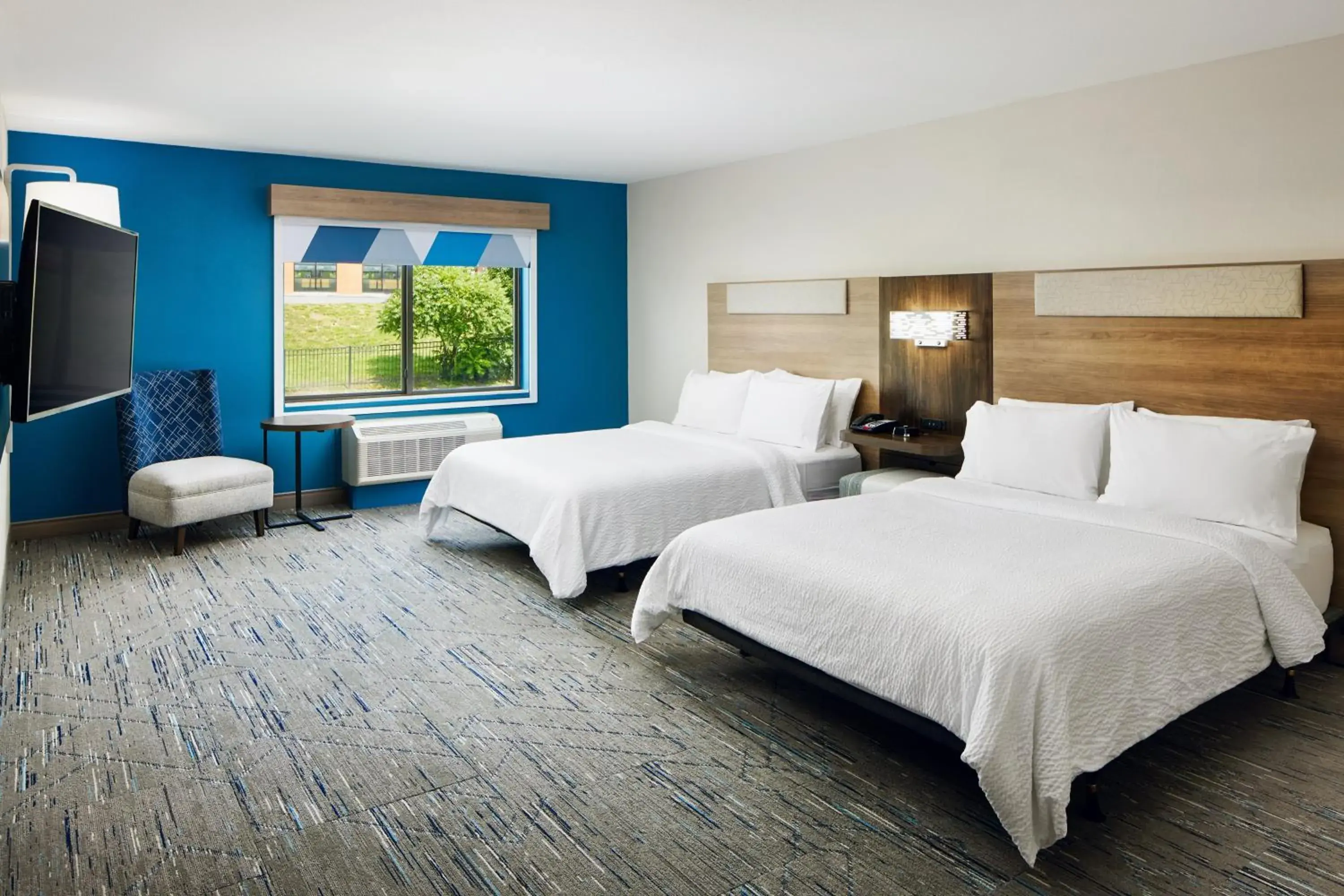 Queen Suite with Two Queen Beds in Holiday Inn Express and Suites Wheeling by IHG Queen Suite with Two Queen Beds in Holiday Inn Express and Suites Wheeling by IHG