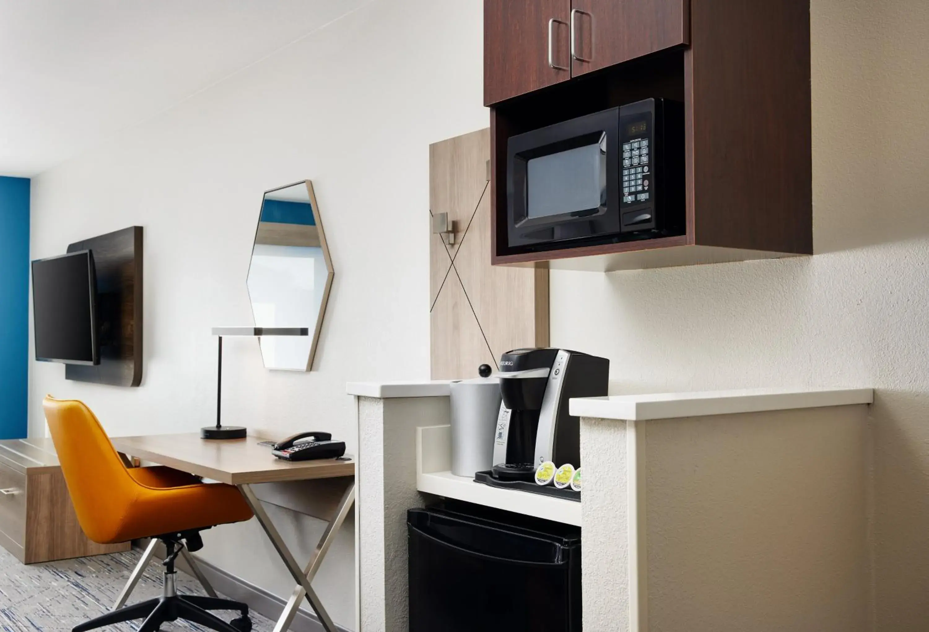 Standard Room with Two Queen Beds in Holiday Inn Express and Suites Wheeling by IHG Standard Room with Two Queen Beds in Holiday Inn Express and Suites Wheeling by IHG