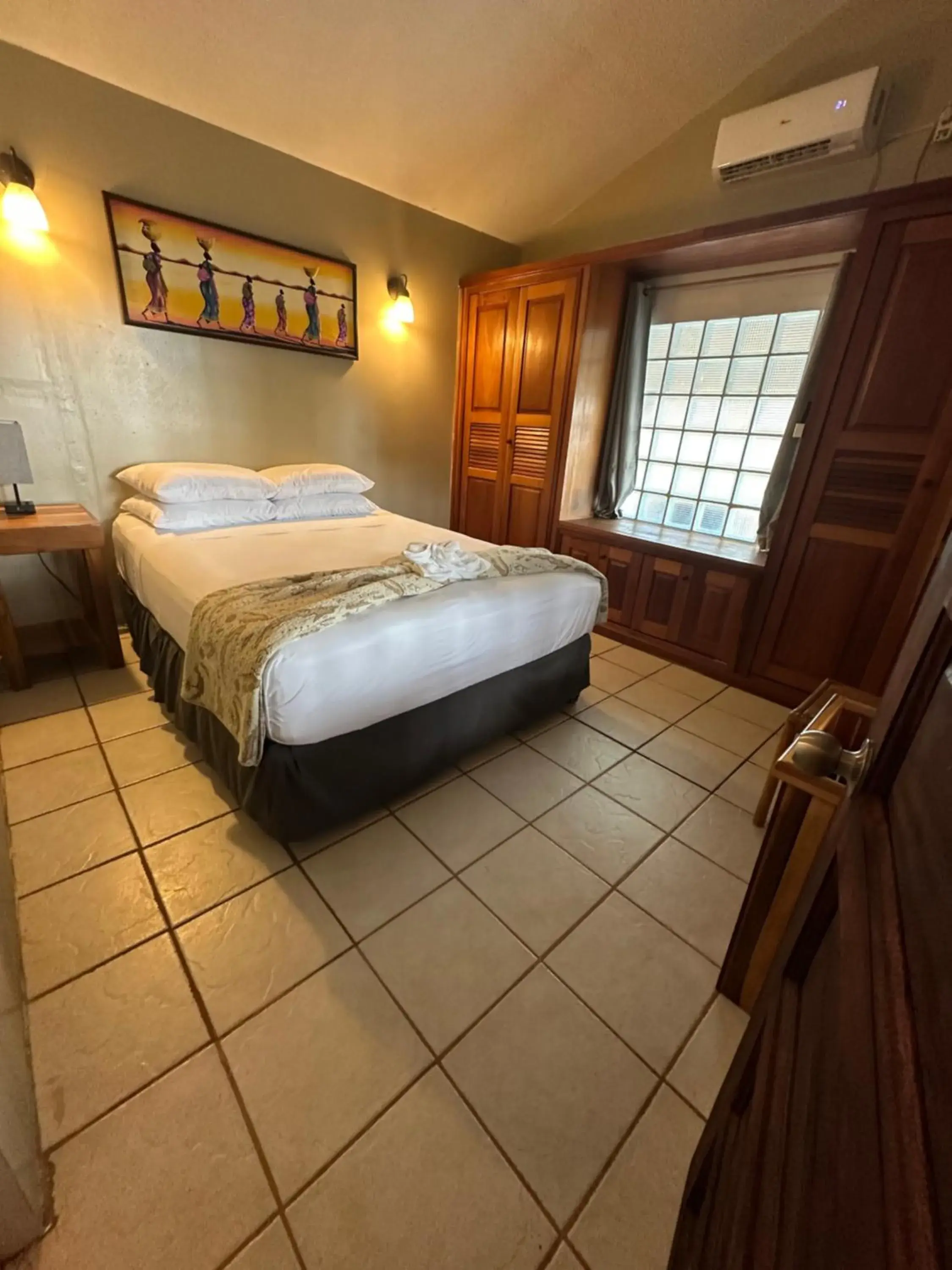 Deluxe Queen Suite in All Seasons Belize Deluxe Queen Suite in All Seasons Belize