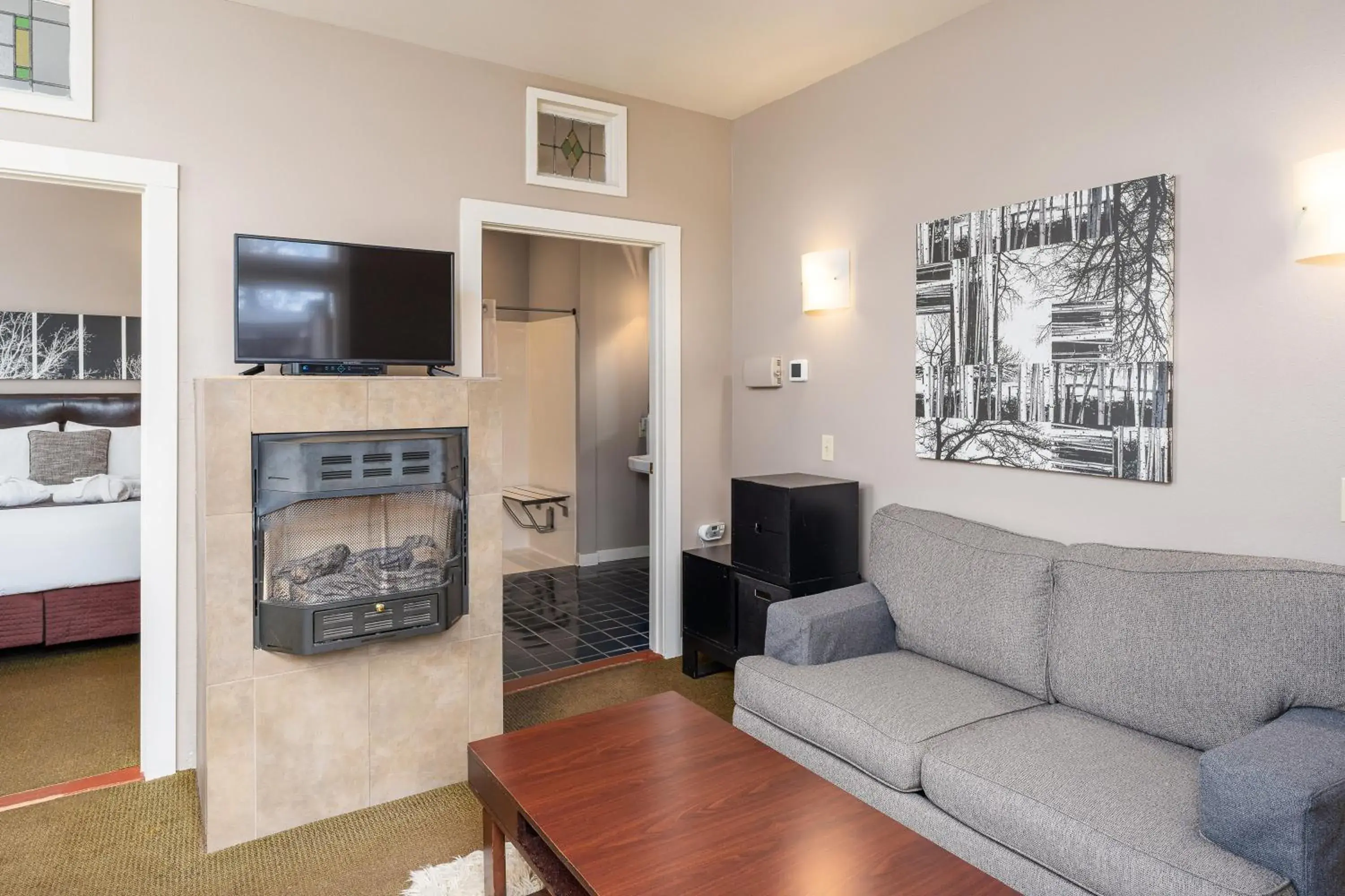 King Room with Roll-In Shower - Disability Access in Bird Rock Hotel King Room with Roll-In Shower - Disability Access in Bird Rock Hotel