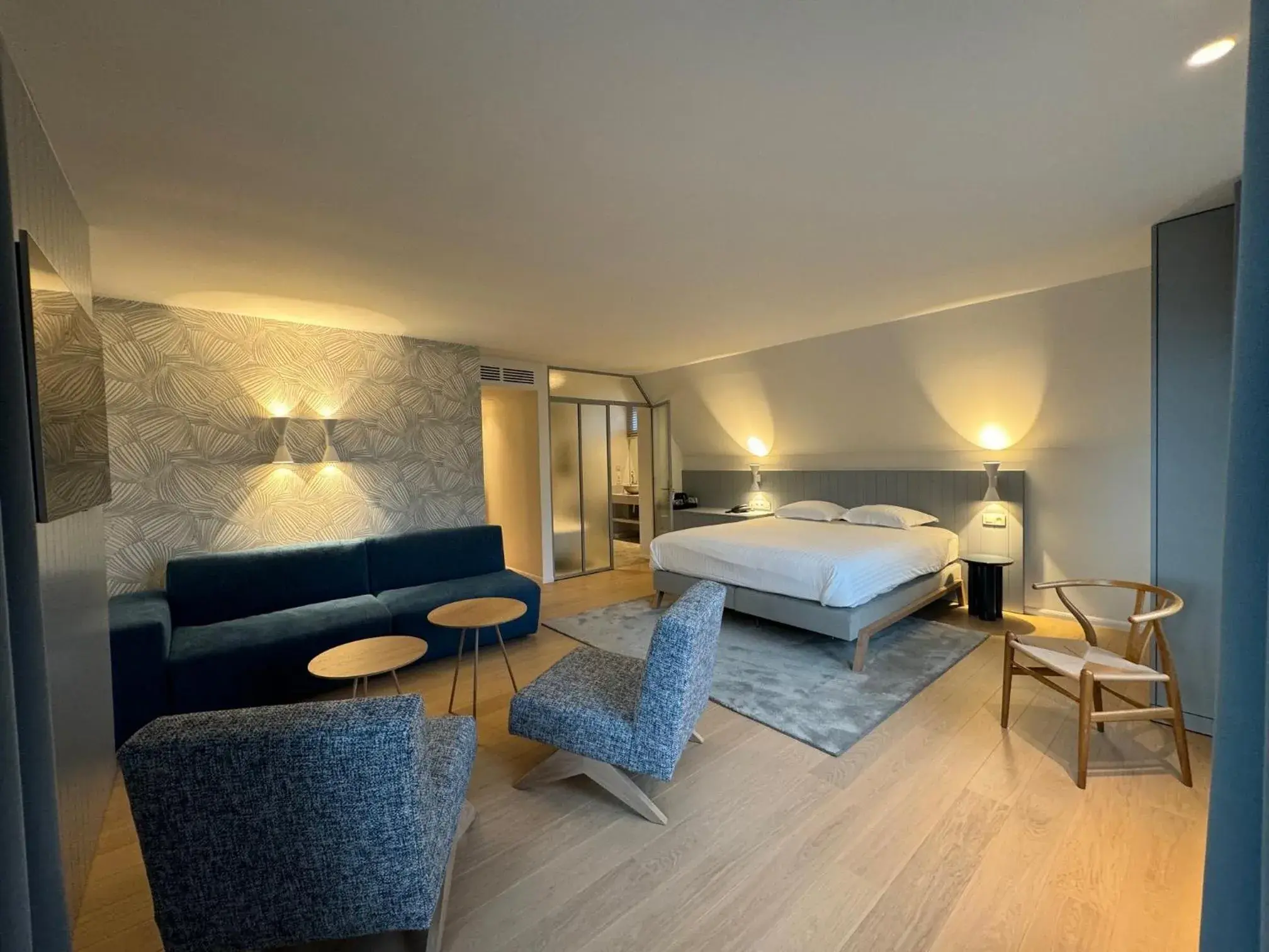 Junior Suite with Balcony in Hotel Iris Junior Suite with Balcony in Hotel Iris