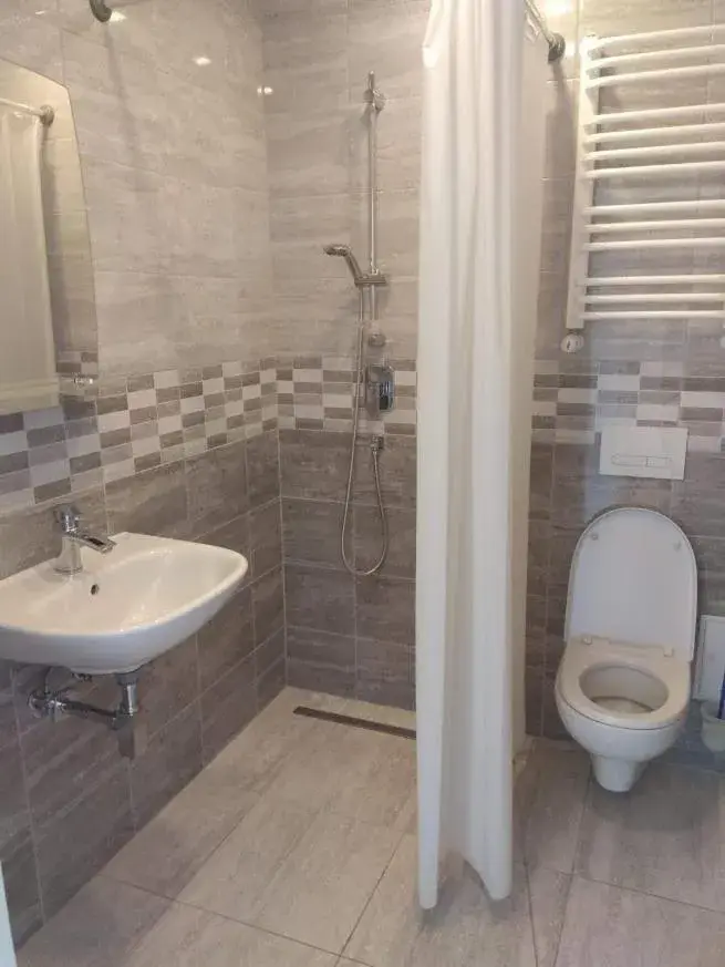 Family Room with Bathroom - single occupancy in BB CONSUL Family Room with Bathroom - single occupancy in BB CONSUL