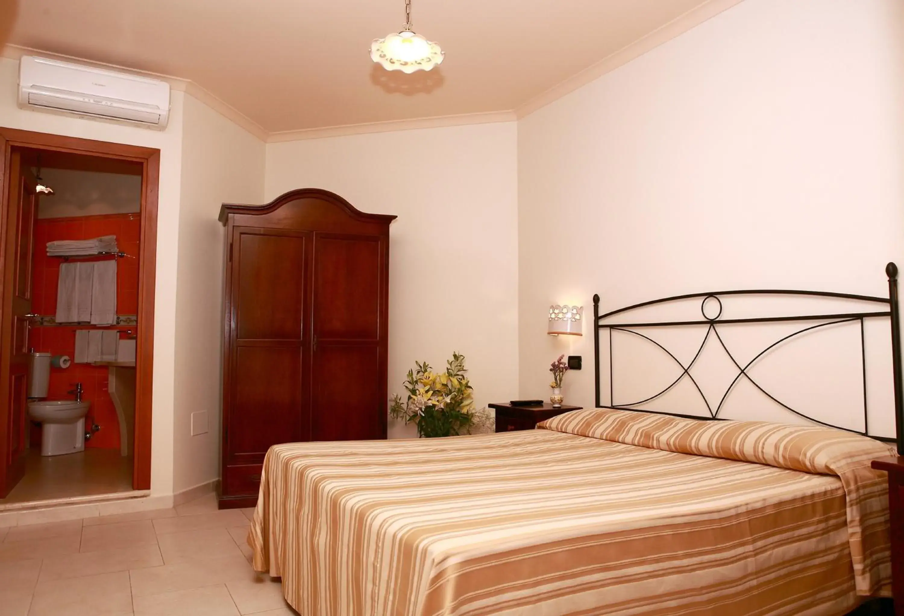 Economy Double Room without Window in Villa Cristina Economy Double Room without Window in Villa Cristina