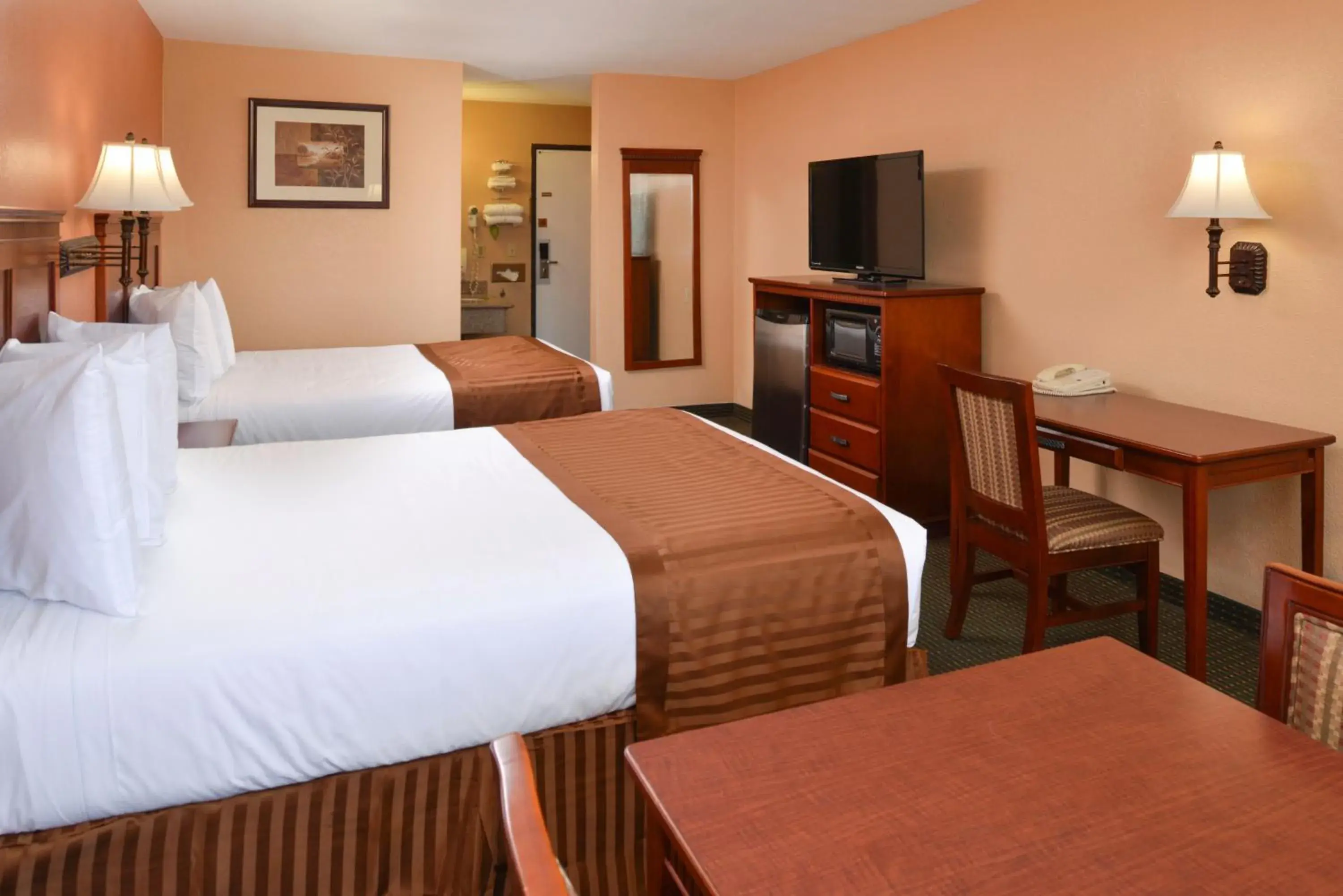 2 Queen Beds Non-Smoking in Americas Best Value Inn & Suites-East Bakersfield 2 Queen Beds Non-Smoking in Americas Best Value Inn & Suites-East Bakersfield