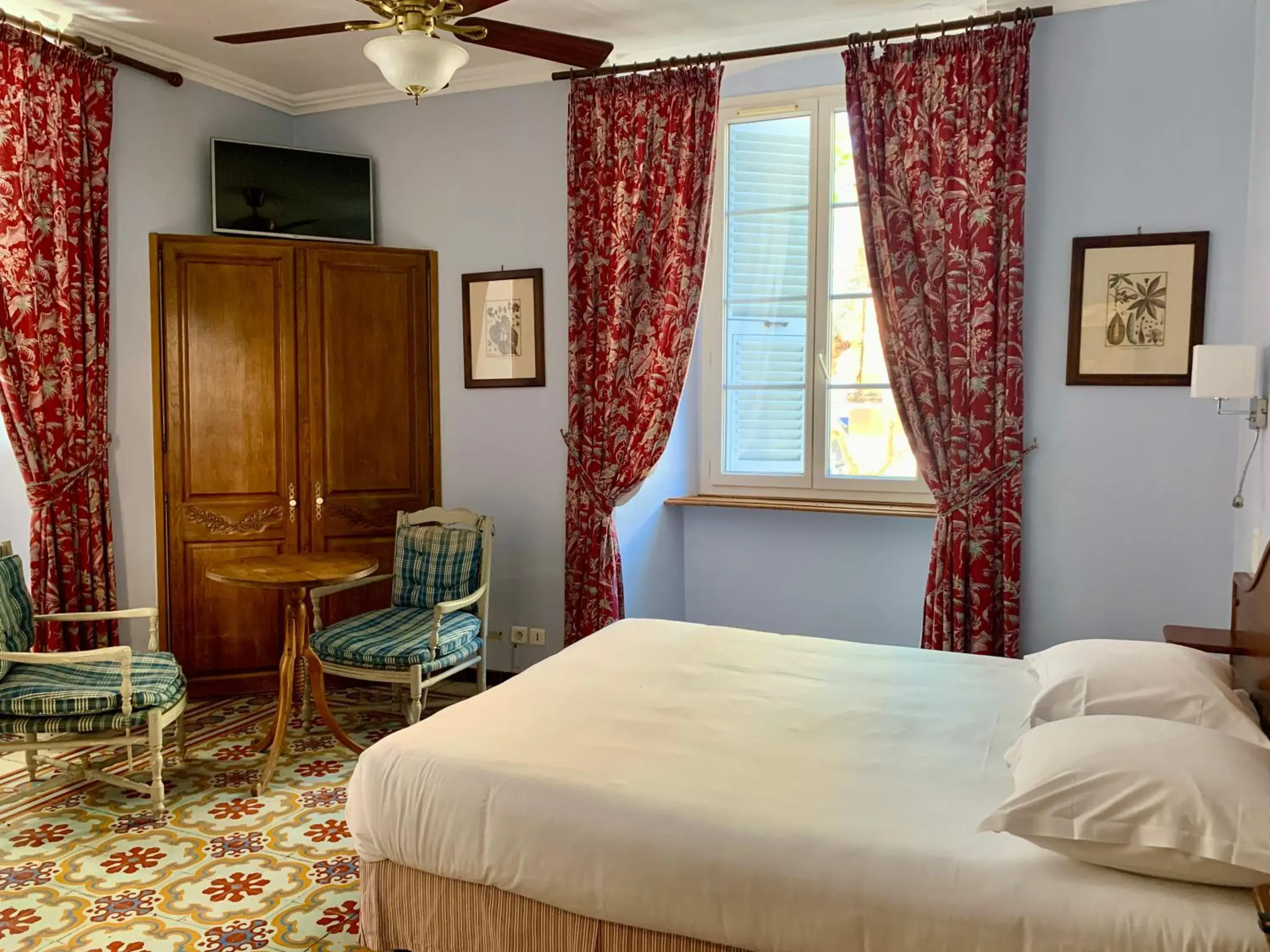 Comfort Double Room in Hotel Central Bastia Comfort Double Room in Hotel Central Bastia