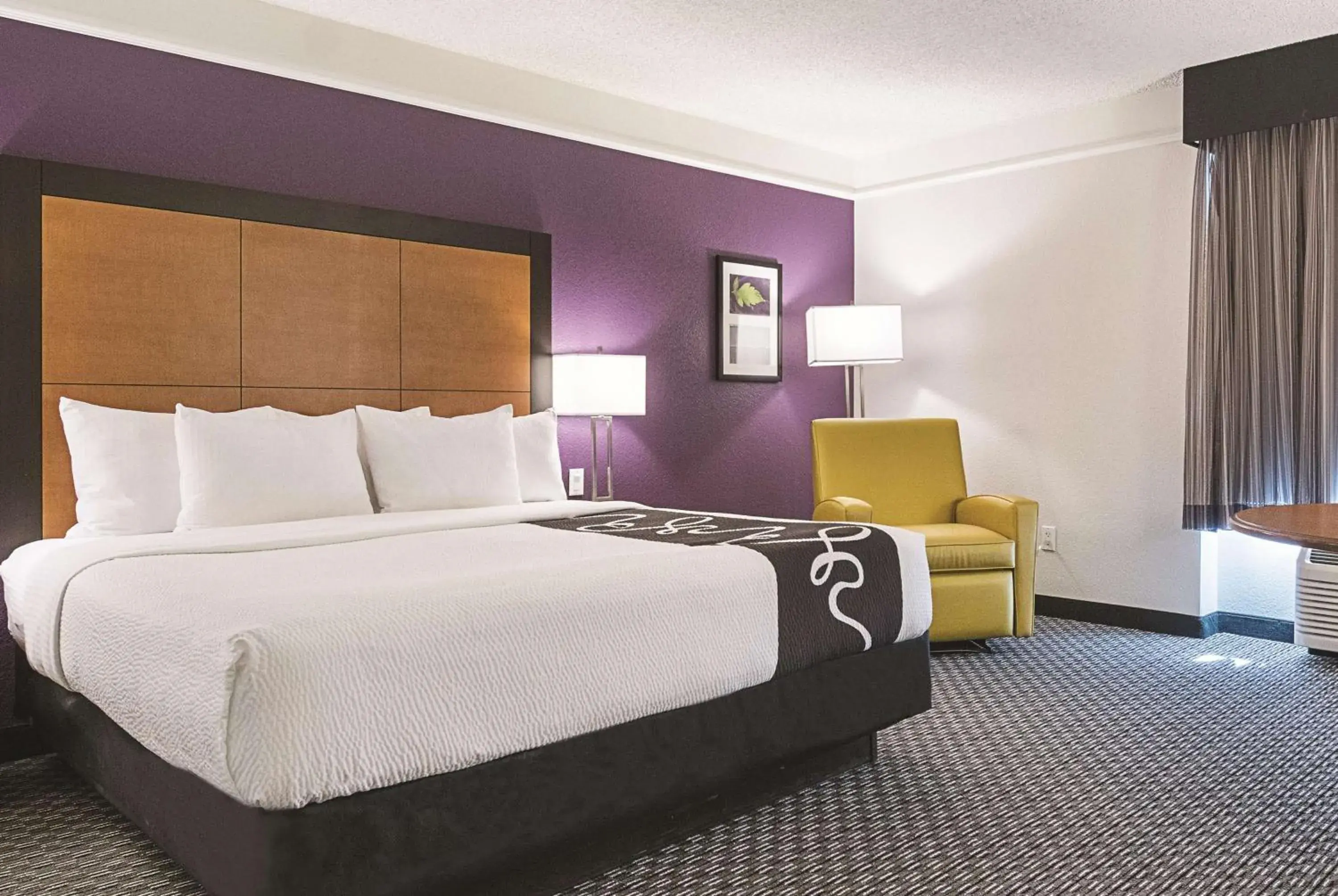 Deluxe King Room in La Quinta Inn & Suites by Wyndham Ontario Airport Deluxe King Room in La Quinta Inn & Suites by Wyndham Ontario Airport