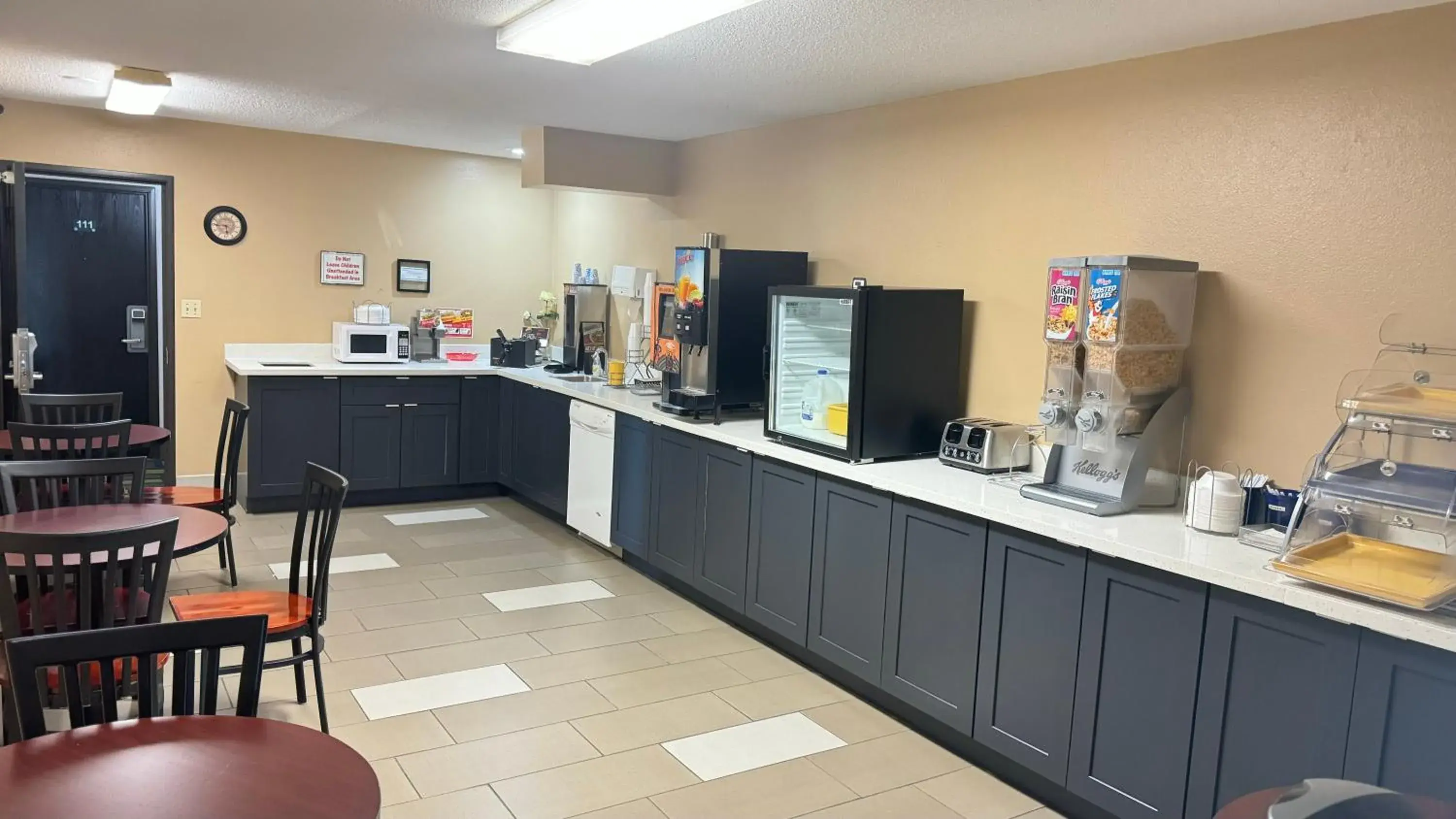 Queen Room - Disability Access/Non-Smoking in Days Inn by Wyndham York Queen Room - Disability Access/Non-Smoking in Days Inn by Wyndham York