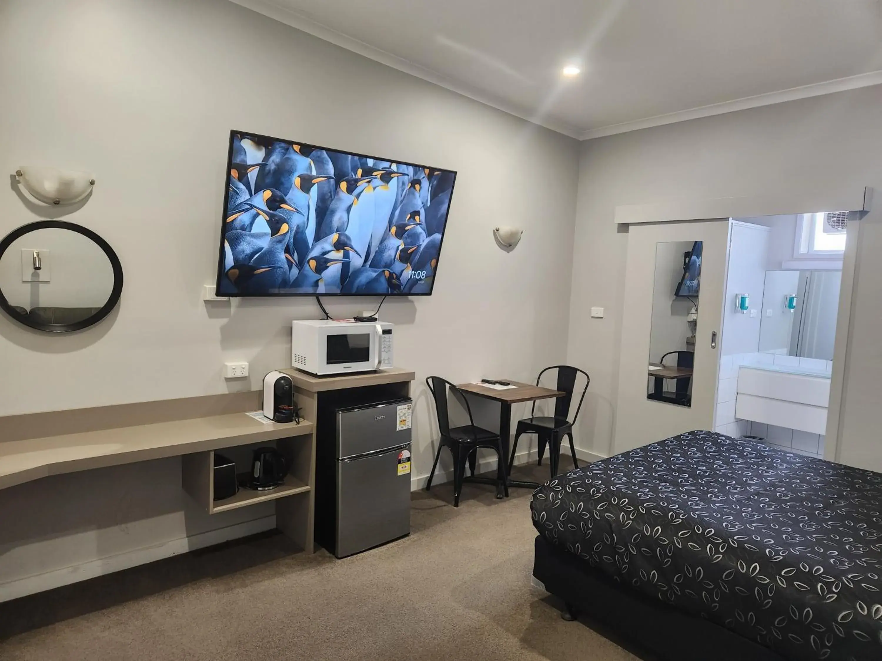 Queen Room in Motel24Seven and Apartments Queen Room in Motel24Seven and Apartments