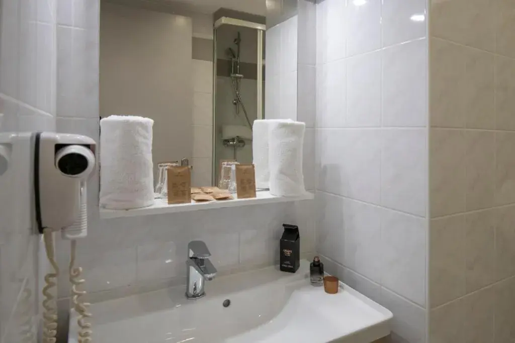 Triple Room with Mountain View in Hotel Ariana Triple Room with Mountain View in Hotel Ariana