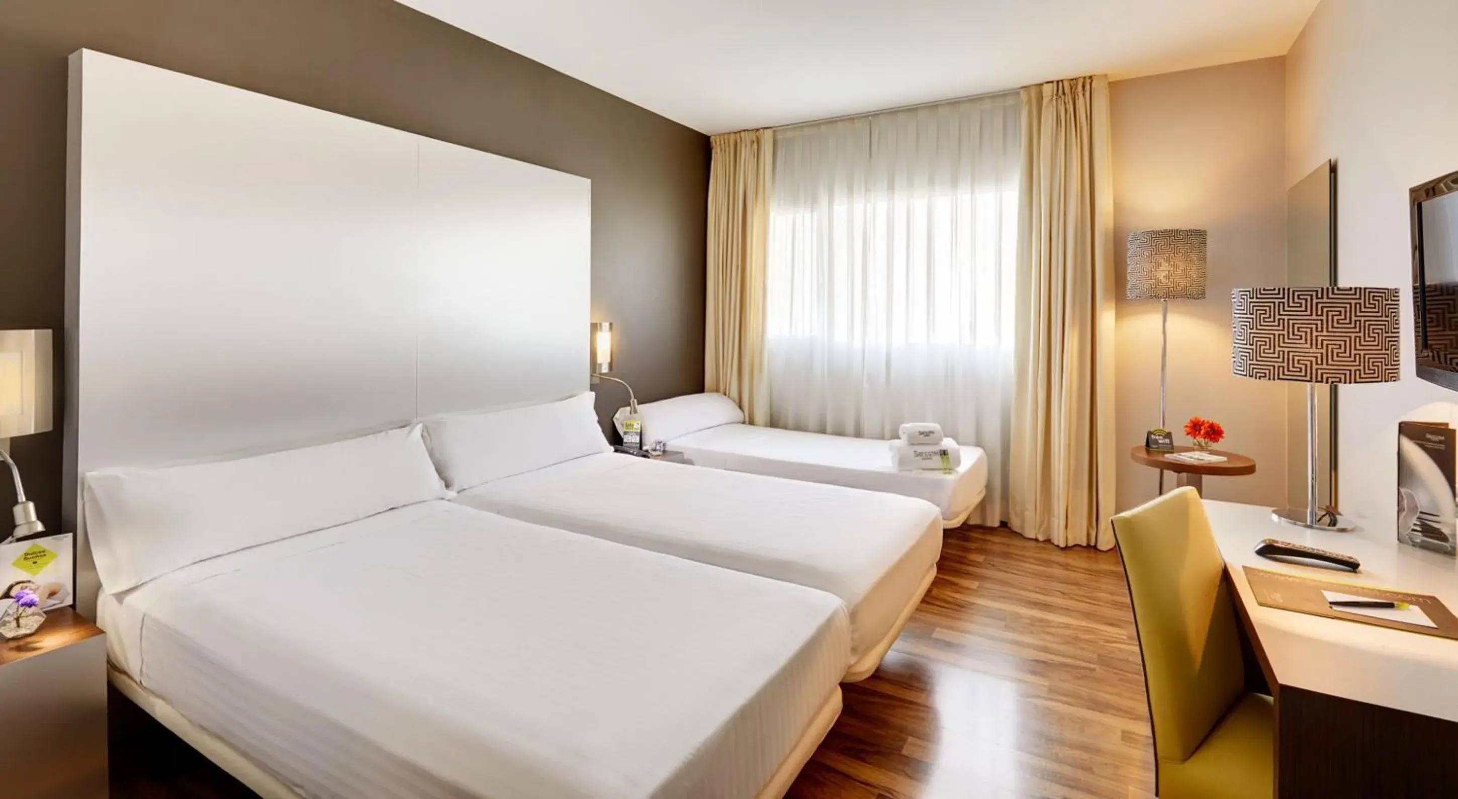 Triple Room in Sercotel JC1 Murcia Triple Room in Sercotel JC1 Murcia