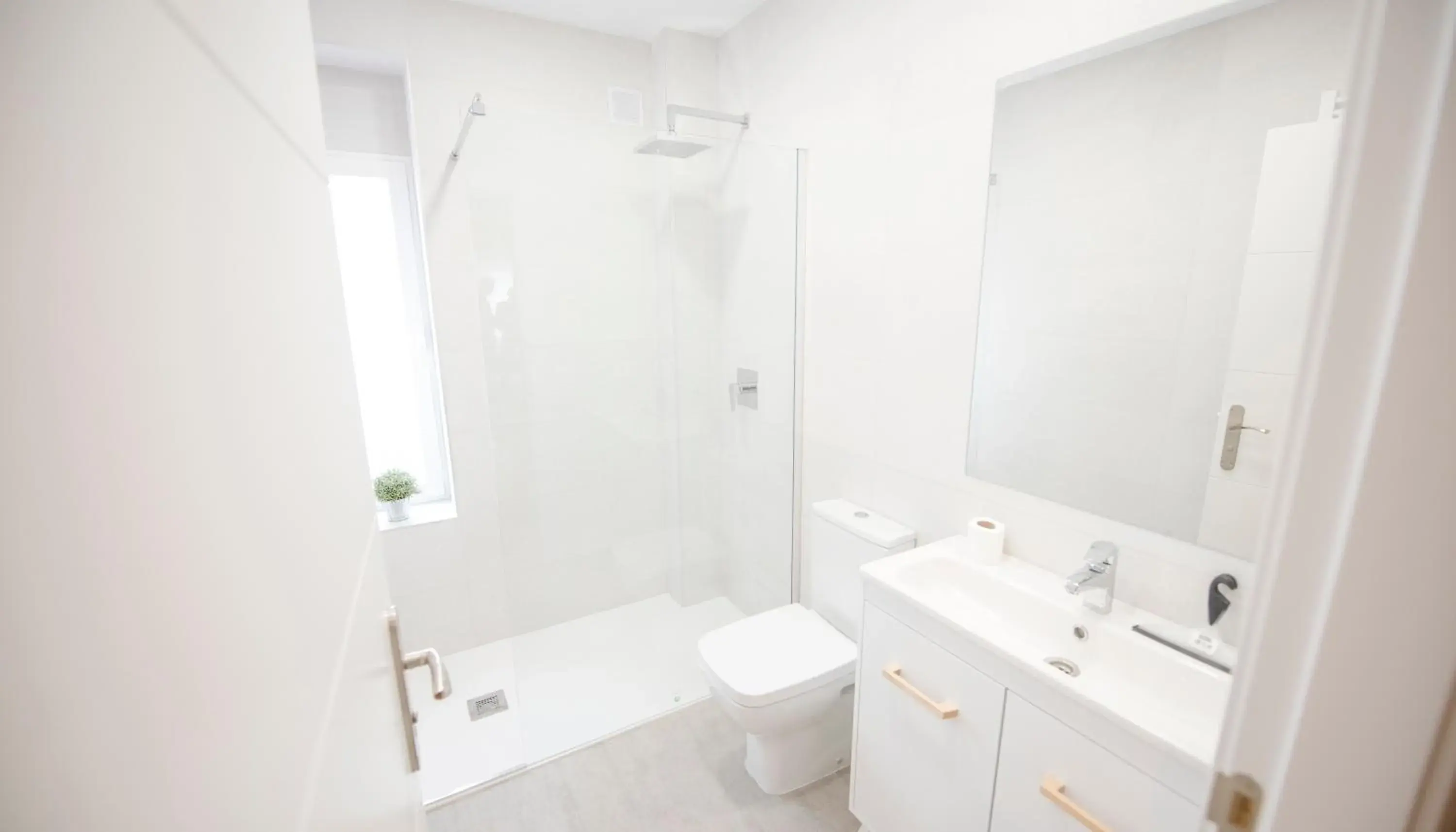 Single Room with Shared Bathroom in Happy Hostal Carrales Single Room with Shared Bathroom in Happy Hostal Carrales