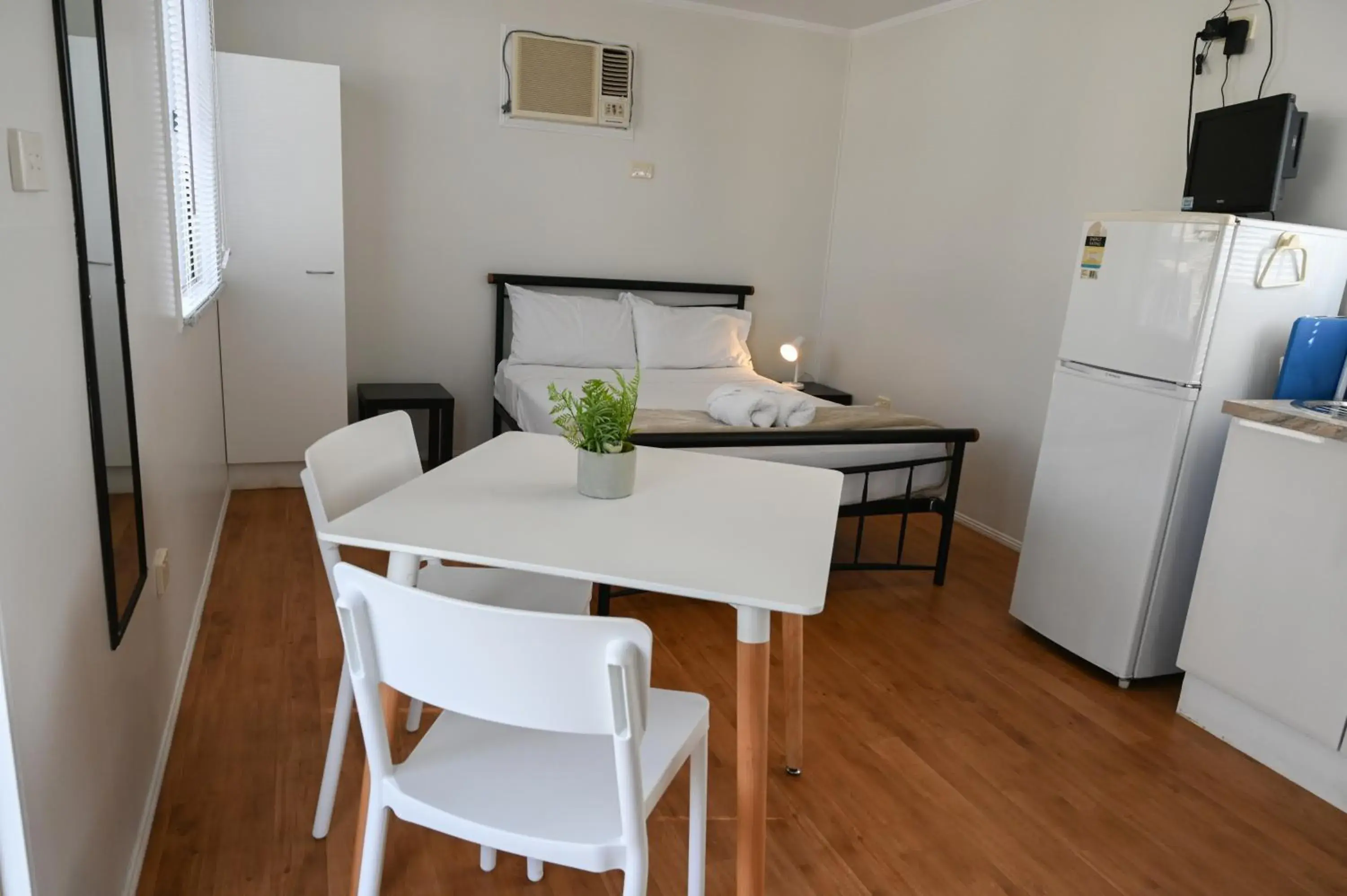 Standard Studio - Pet Friendly in Crows Nest Tourist Park Standard Studio - Pet Friendly in Crows Nest Tourist Park