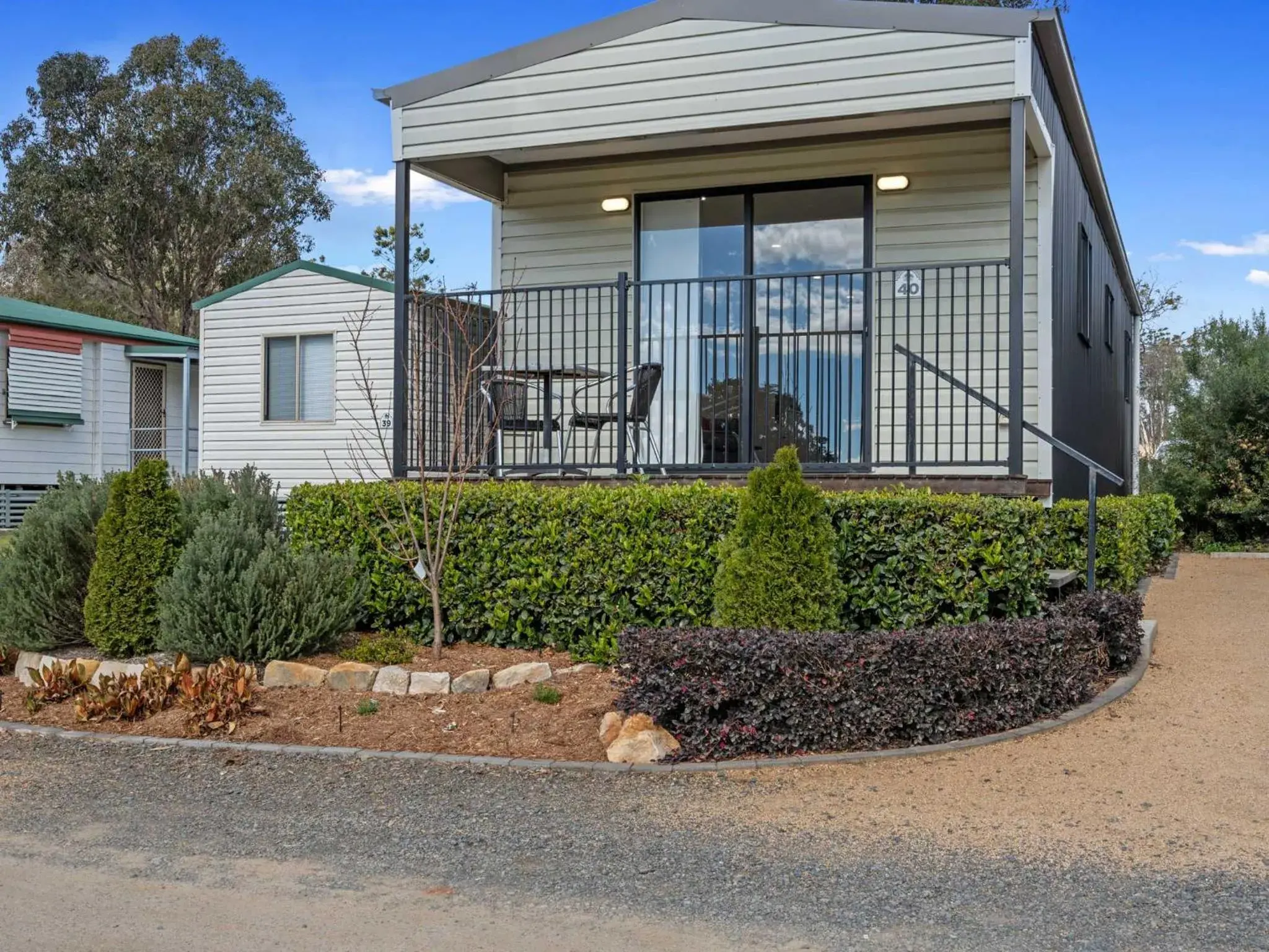 Deluxe Two-Bedroom Villa in Crows Nest Tourist Park Deluxe Two-Bedroom Villa in Crows Nest Tourist Park