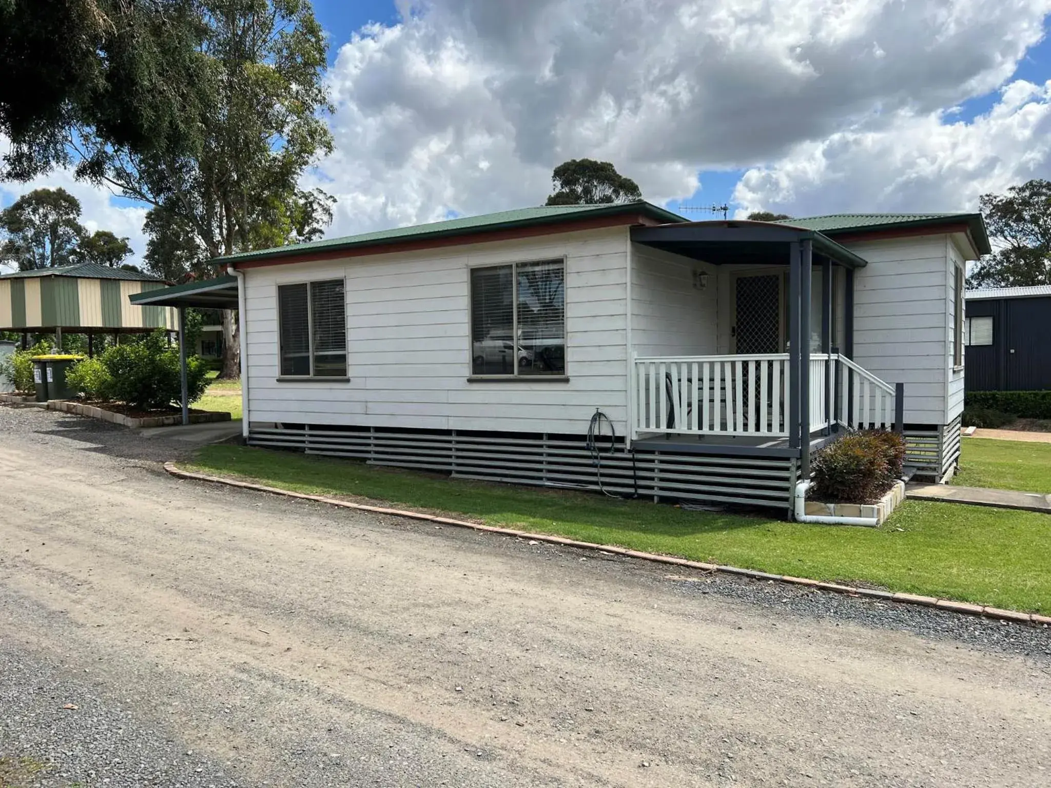 Deluxe Two-Bedroom Cabin in Crows Nest Tourist Park Deluxe Two-Bedroom Cabin in Crows Nest Tourist Park