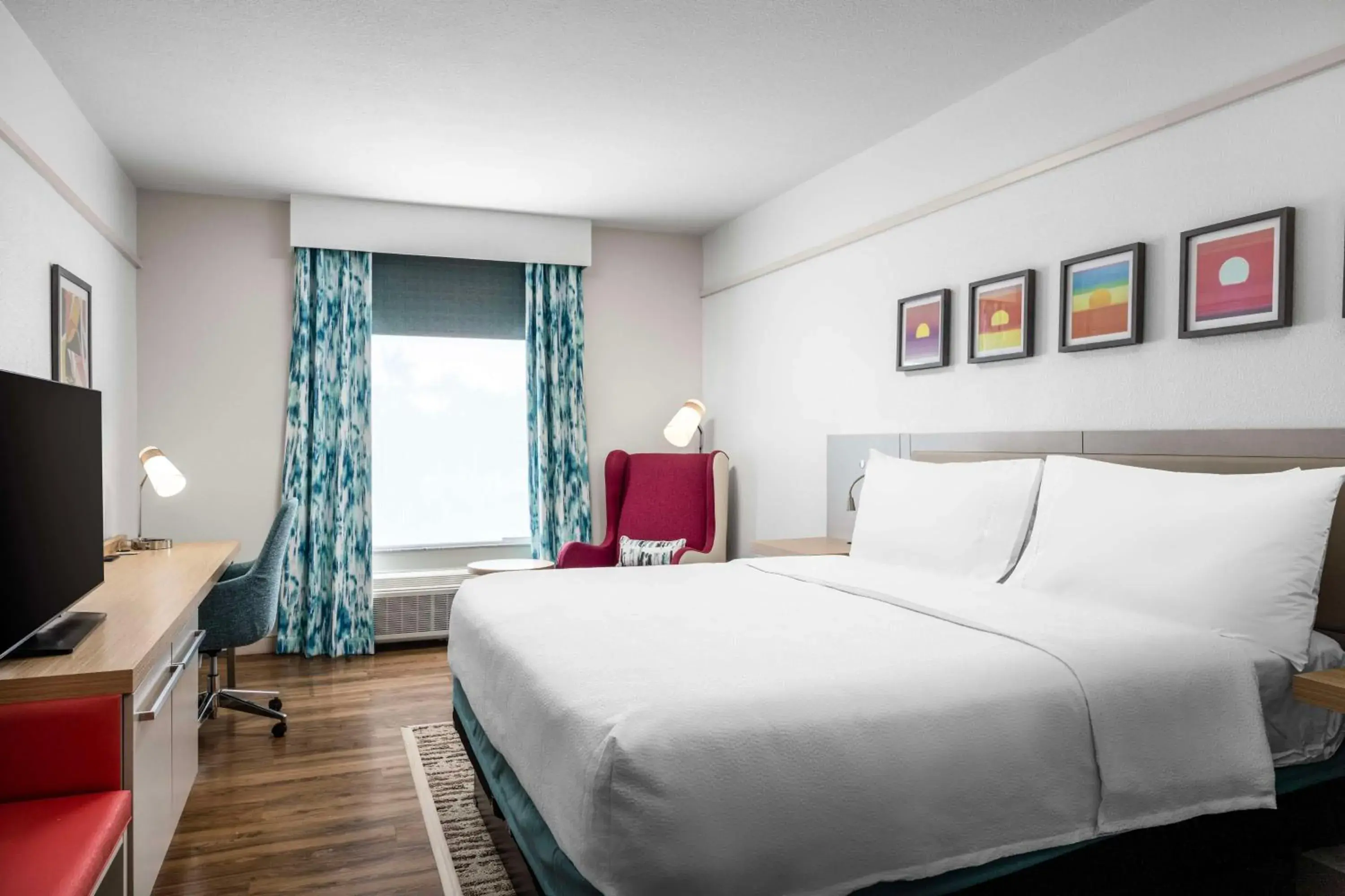 Deluxe King Room with Sofa Bed in Hilton Garden Inn West Palm Beach Airport Deluxe King Room with Sofa Bed in Hilton Garden Inn West Palm Beach Airport