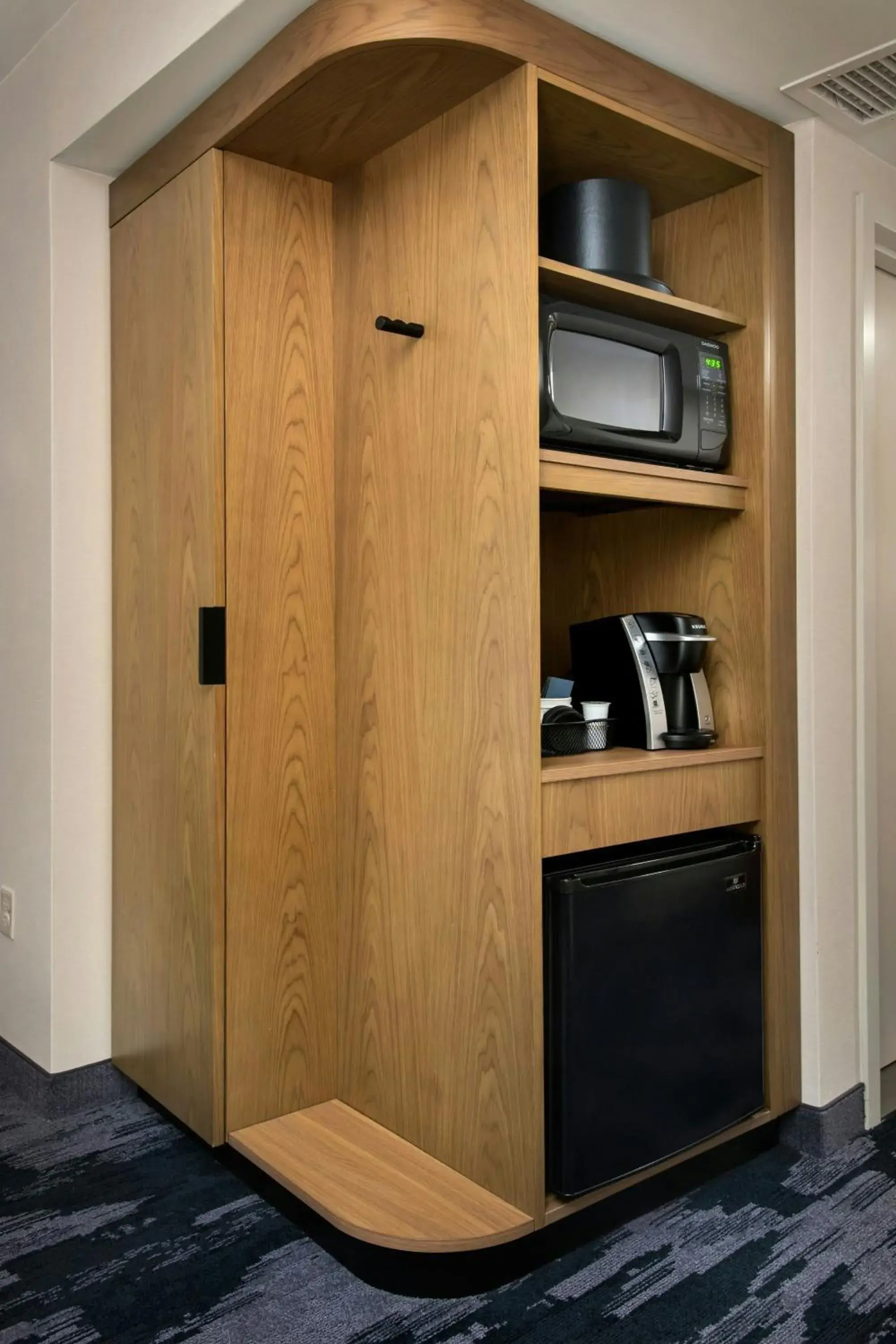 Guest room, 1 King, Mountain view in Fairfield Inn & Suites by Marriott Williamstown Guest room, 1 King, Mountain view in Fairfield Inn & Suites by Marriott Williamstown