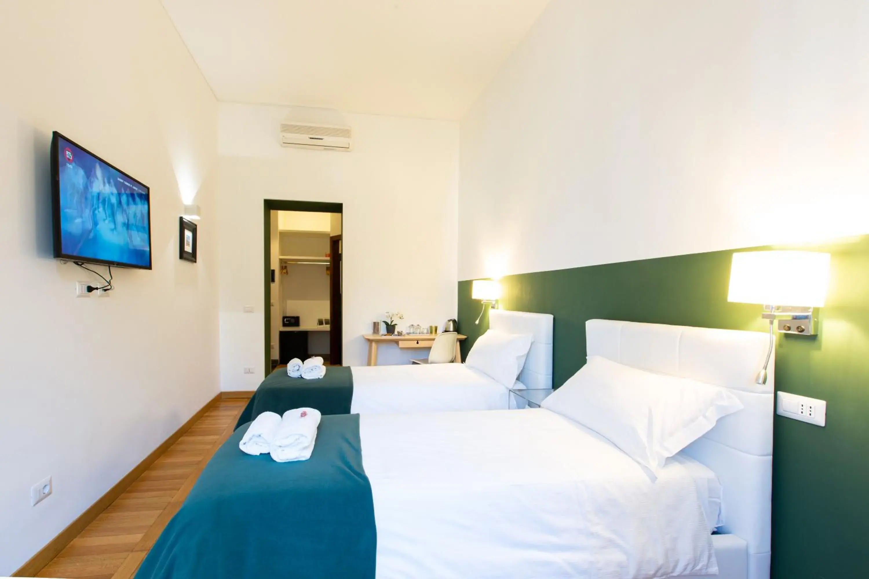 Twin Room in Lombardia40 Luxury Suites Twin Room in Lombardia40 Luxury Suites