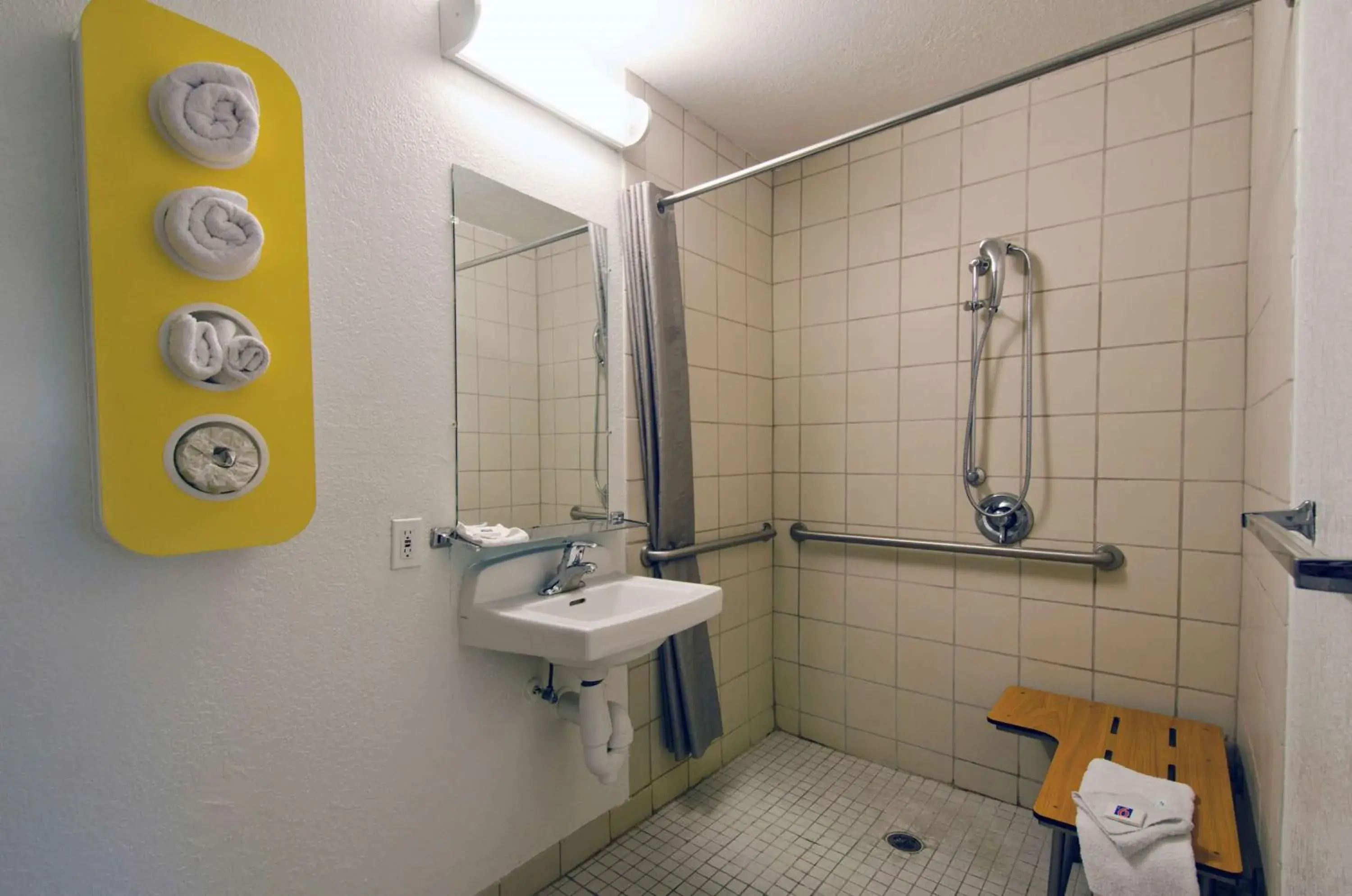 Queen Room - Smoking in Motel 6-Camp Springs, DC - South Camp Springs Queen Room - Smoking in Motel 6-Camp Springs, DC - South Camp Springs