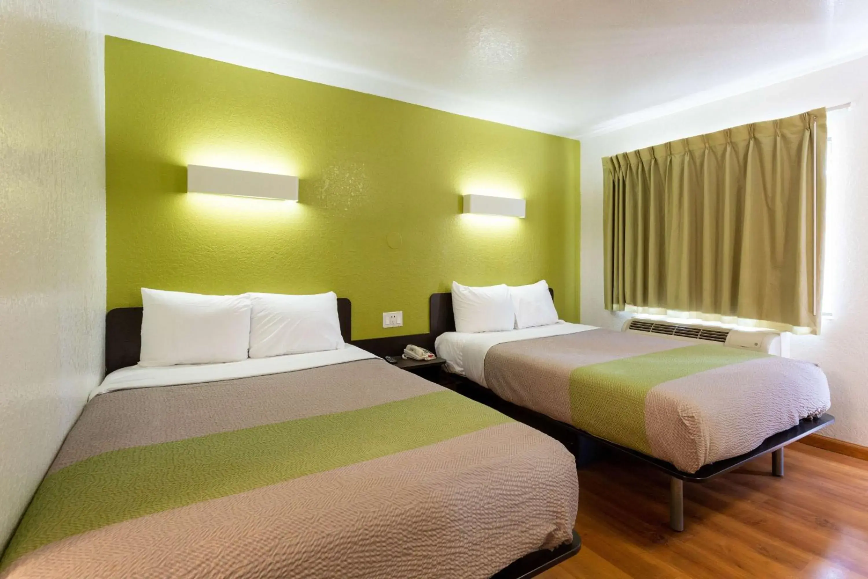 Double Room - Disability Access - Non-Smoking in Motel 6-Camp Springs, DC - South Camp Springs Double Room - Disability Access - Non-Smoking in Motel 6-Camp Springs, DC - South Camp Springs