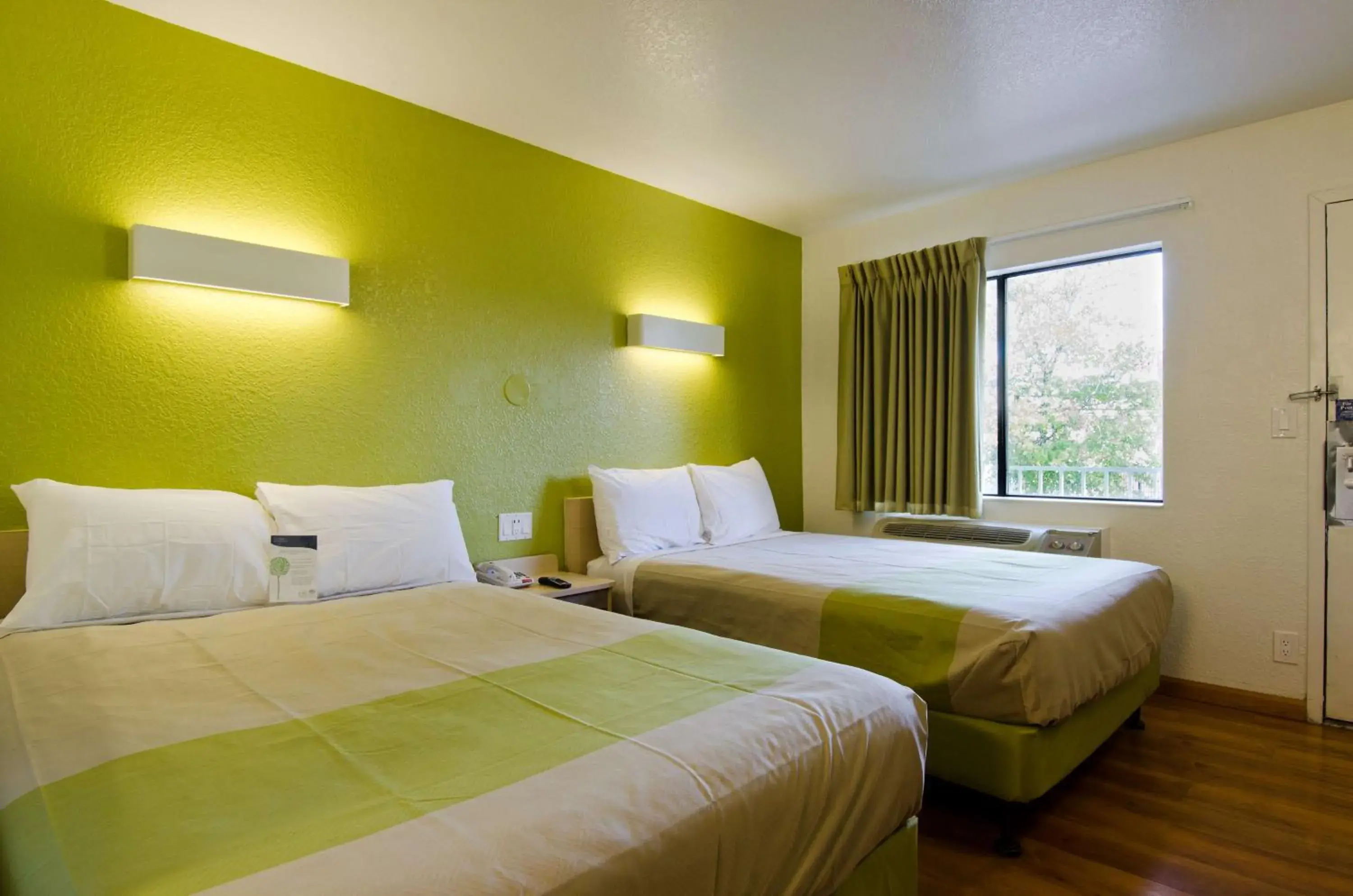 Deluxe Quadruple Room - Non-Smoking in Motel 6-Camp Springs, DC - South Camp Springs Deluxe Quadruple Room - Non-Smoking in Motel 6-Camp Springs, DC - South Camp Springs