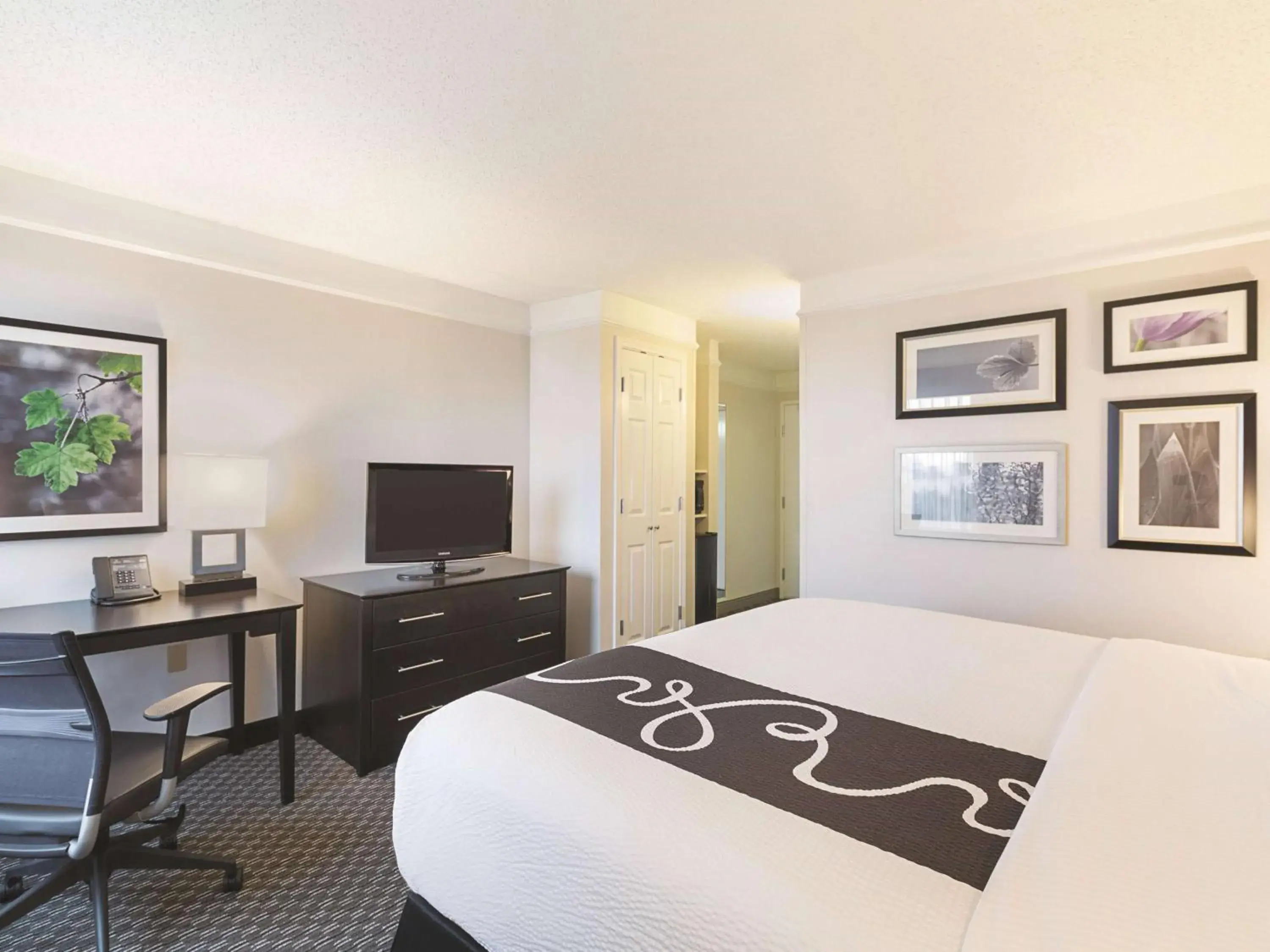 King Room with One King Bed and Bathtub - Non-Smoking in La Quinta by Wyndham Austin Round Rock King Room with One King Bed and Bathtub - Non-Smoking in La Quinta by Wyndham Austin Round Rock