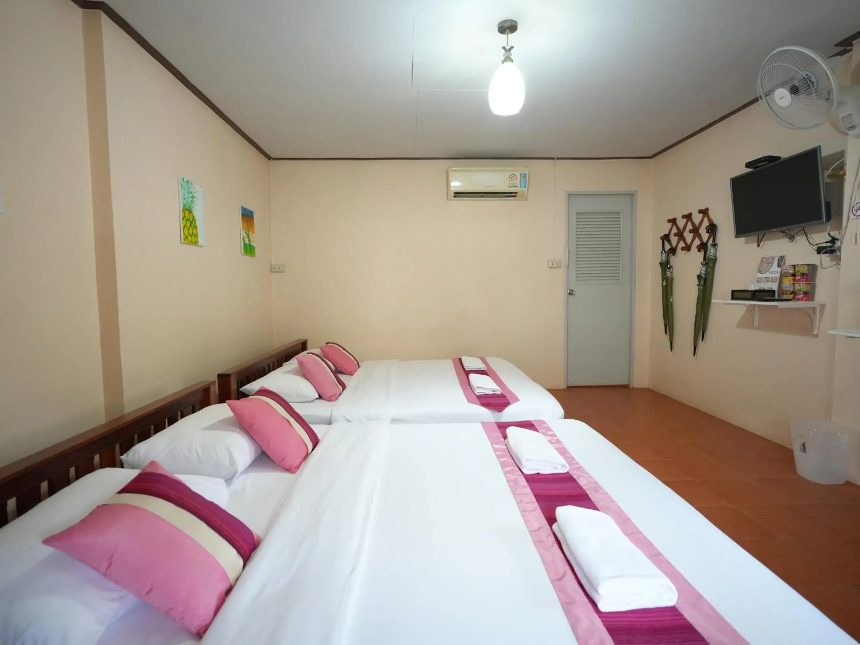 Economy Quadruple Room in Baan Pun Sook Resort Economy Quadruple Room in Baan Pun Sook Resort