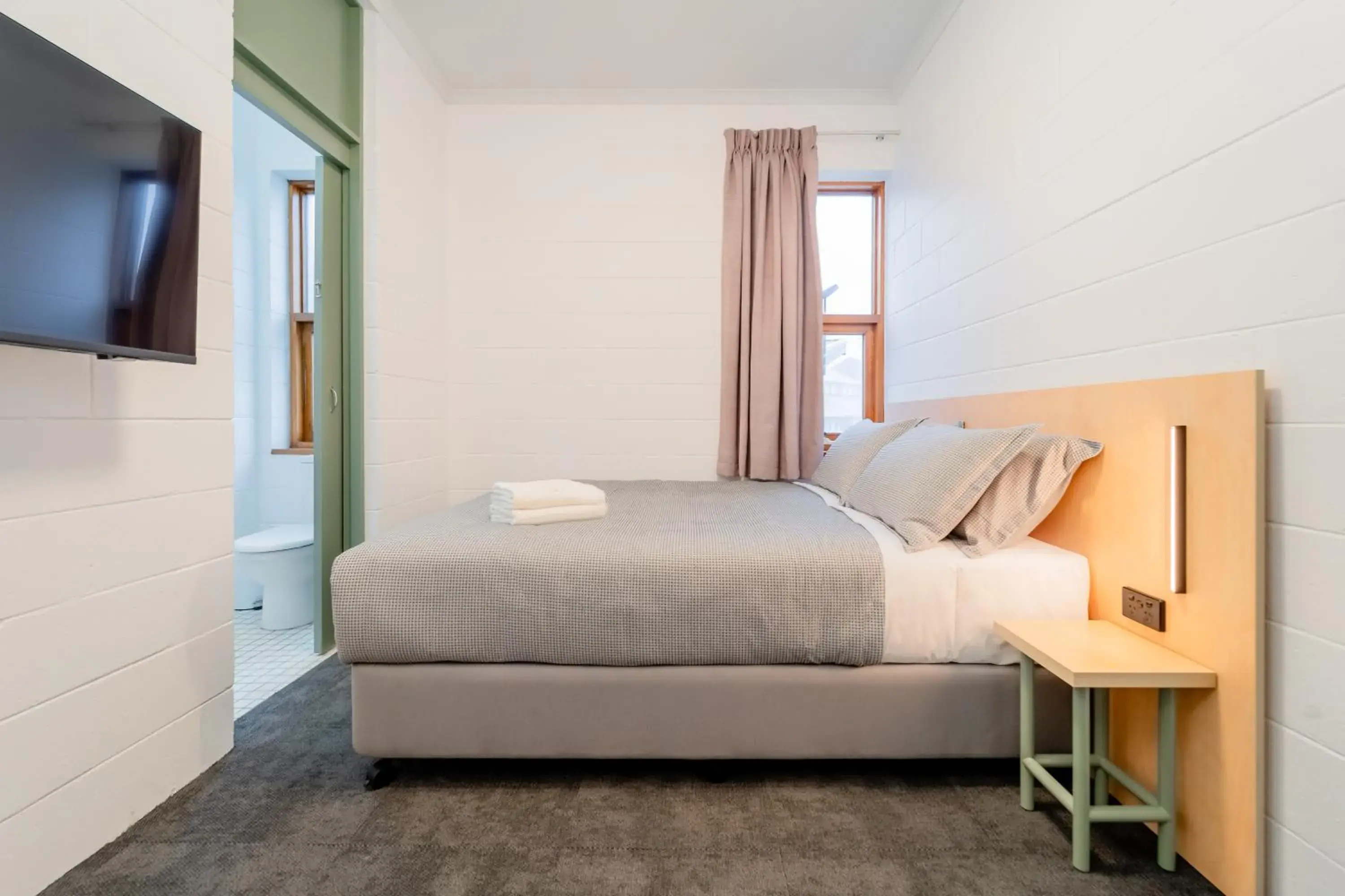 Queen Room with Ensuite in YHA Thredbo Queen Room with Ensuite in YHA Thredbo