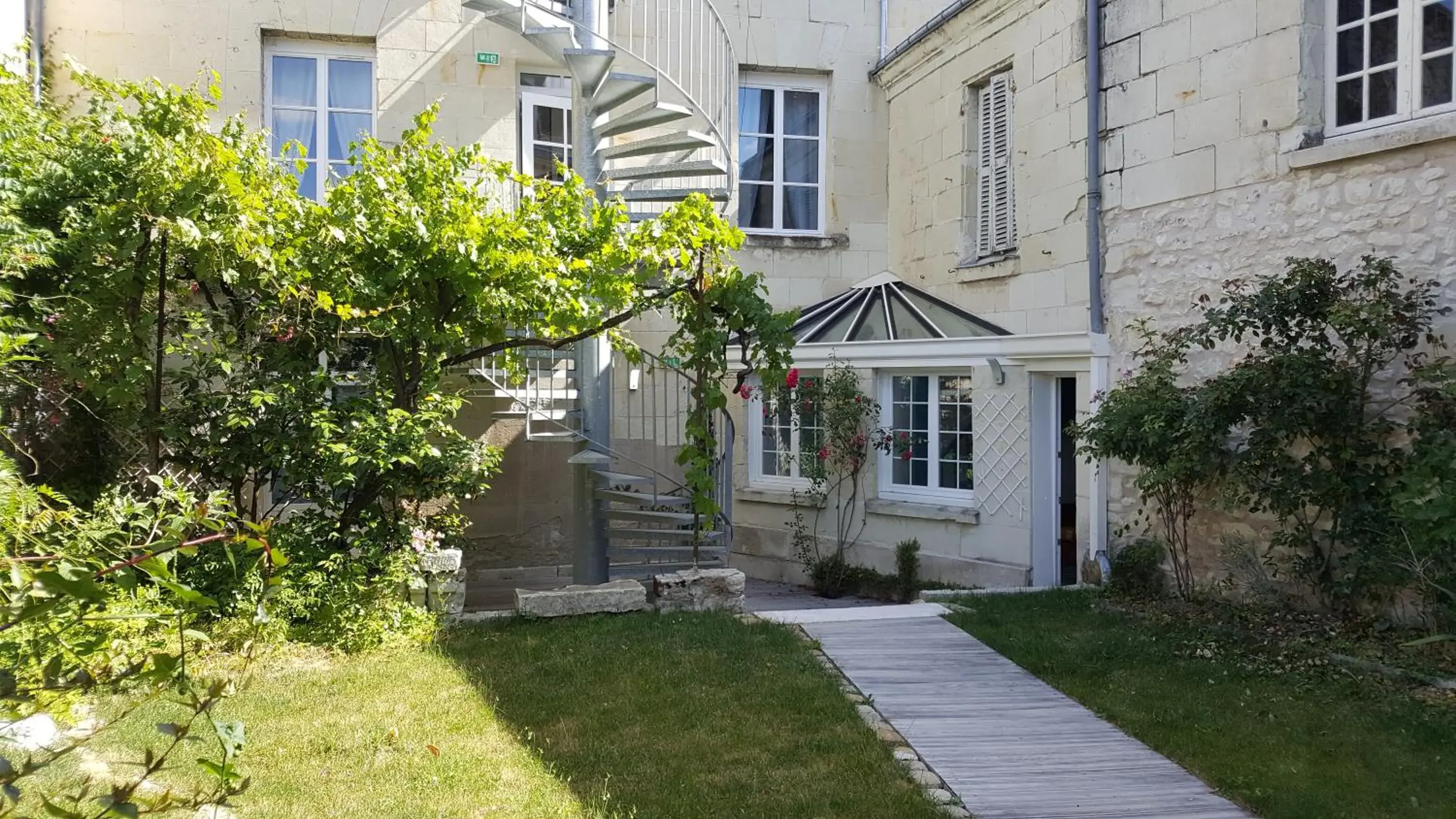 Family Room with Shower in La Gourmandine Family Room with Shower in La Gourmandine