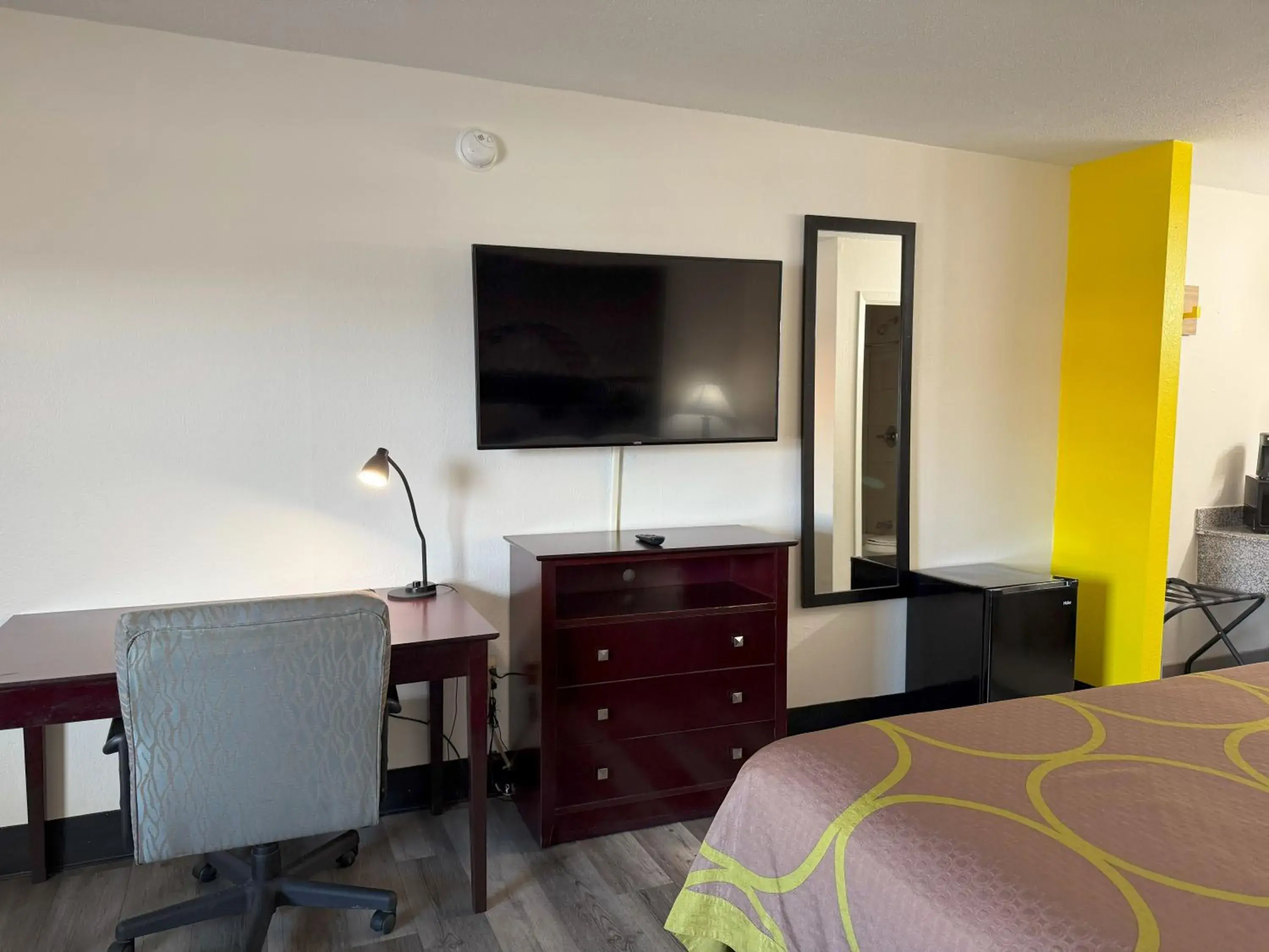 King Room - Smoking in Super 8 by Wyndham Monticello AR King Room - Smoking in Super 8 by Wyndham Monticello AR