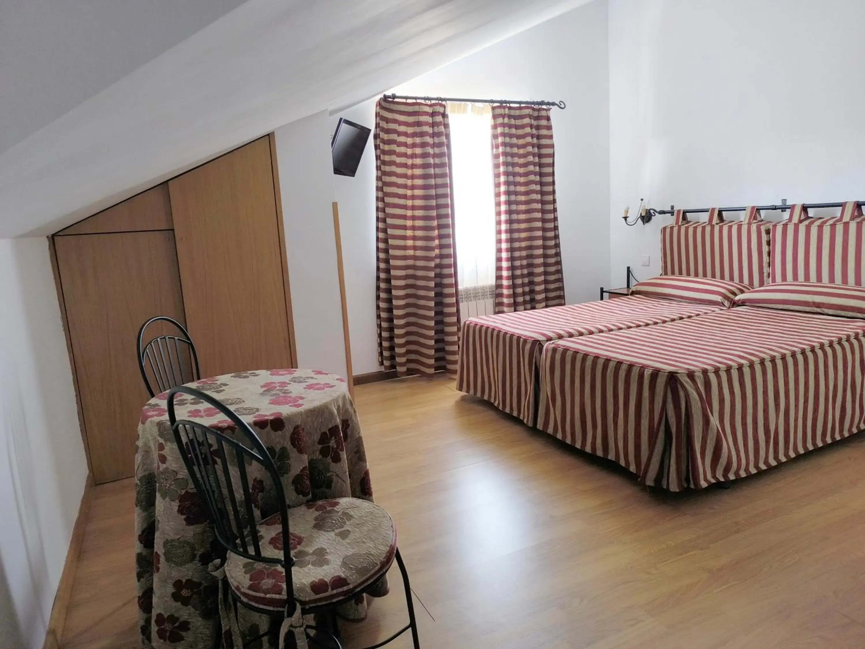 Triple Room in Posada Camino de Altamira Triple Room in Posada Camino de Altamira