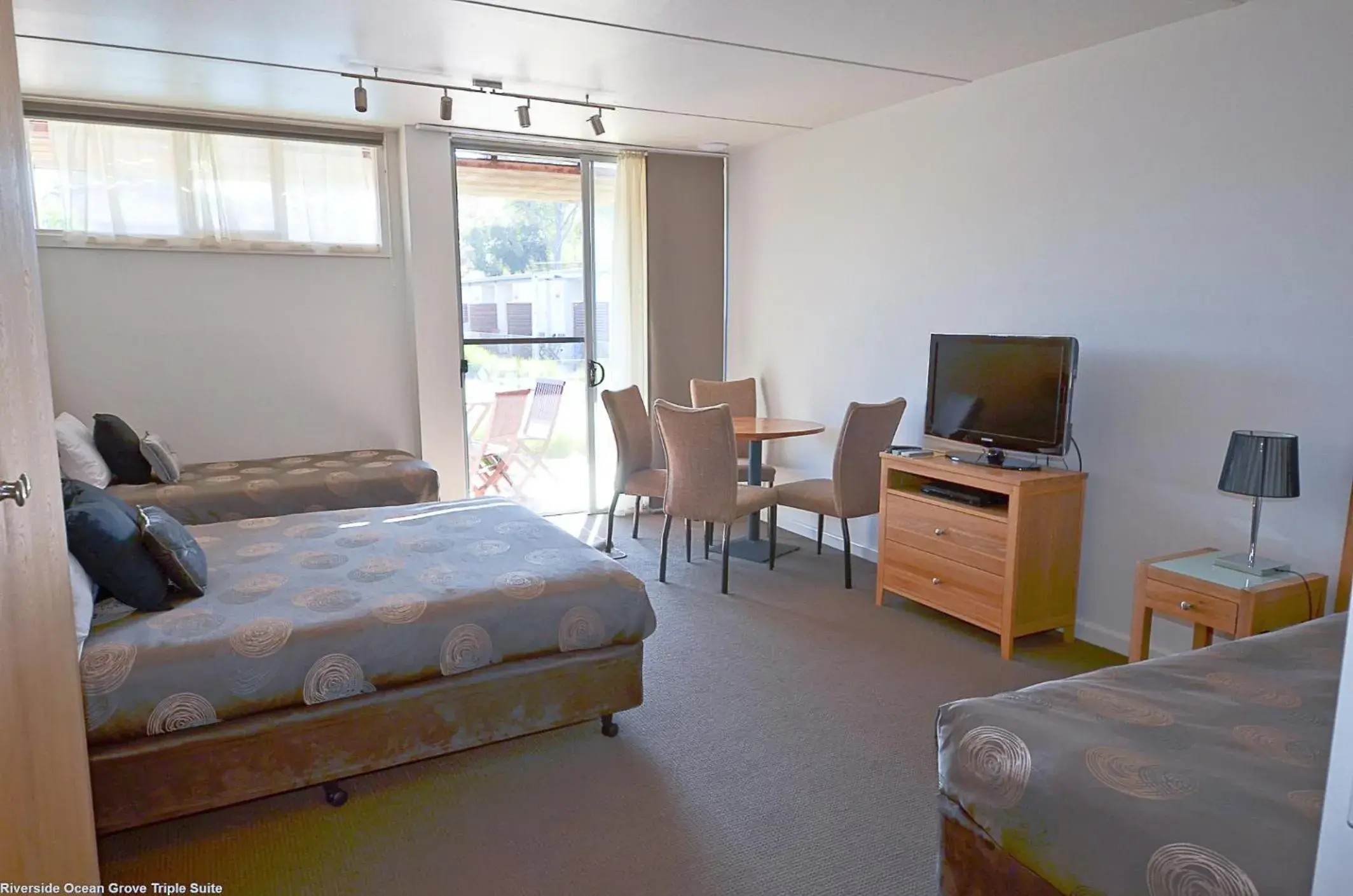 Motel Triple Room in Riverside Ocean Grove Motel Triple Room in Riverside Ocean Grove