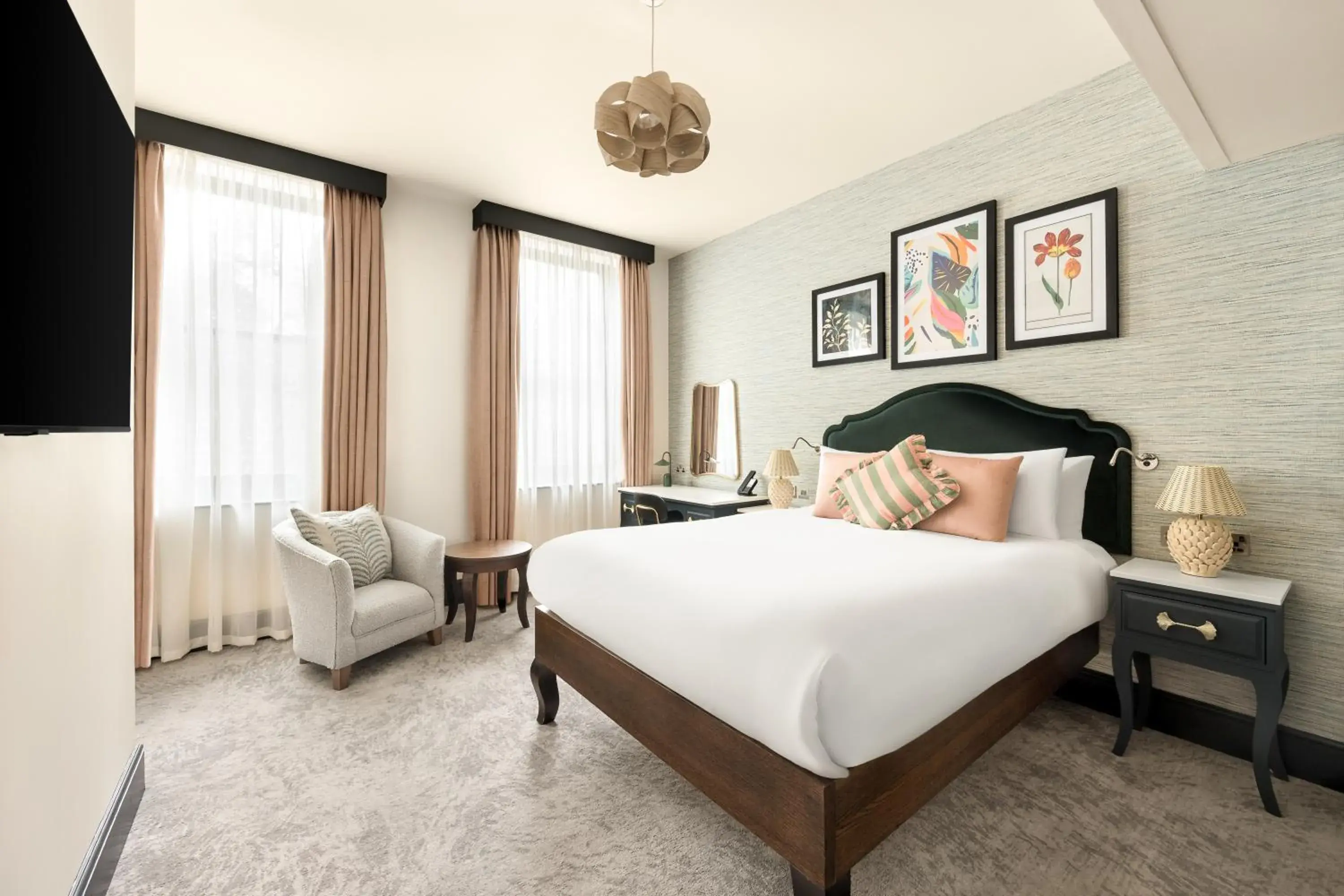 Premium Queen Room in Hotel Indigo London - Kensington by IHG Premium Queen Room in Hotel Indigo London - Kensington by IHG