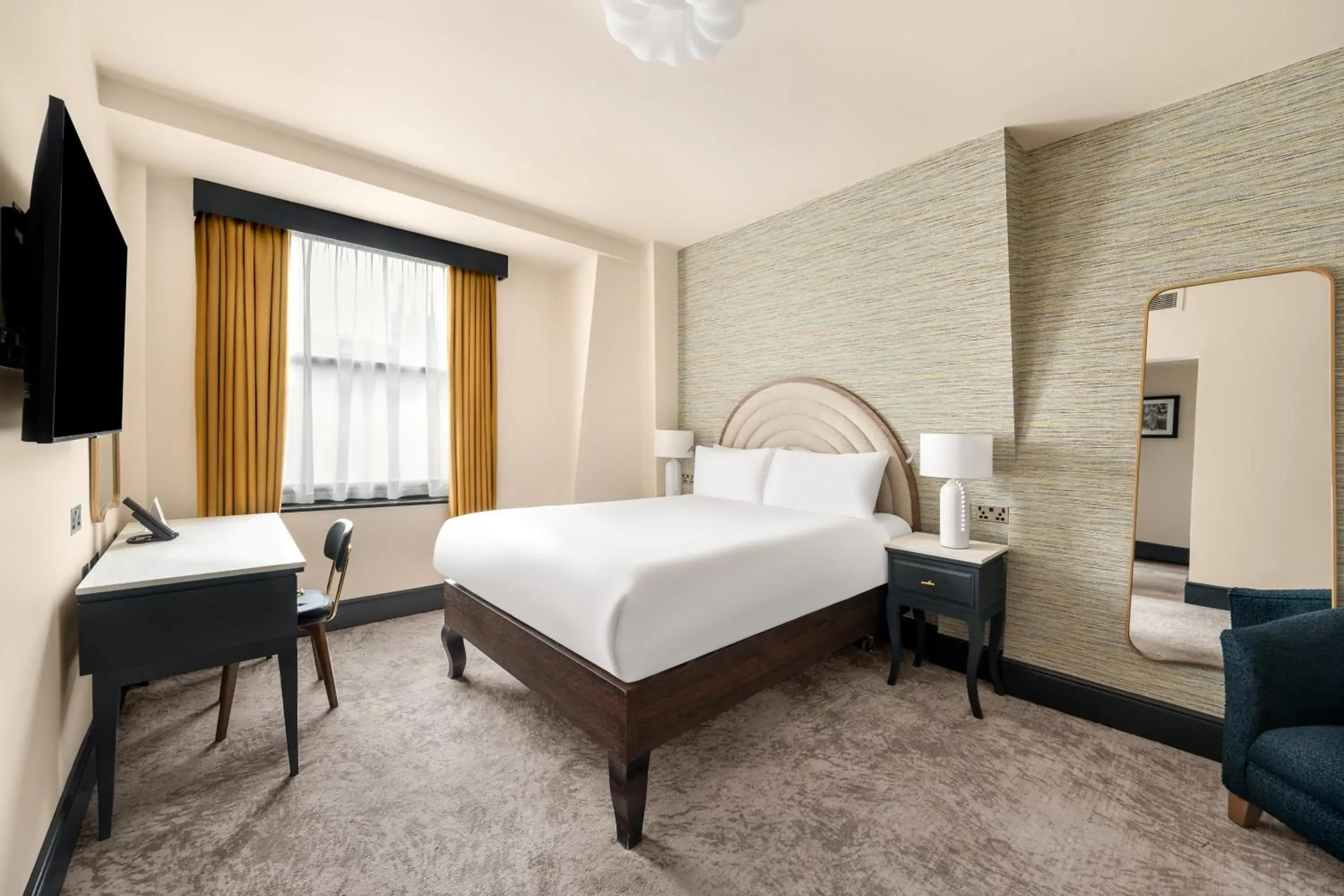 Standard King Room in Hotel Indigo London - Kensington by IHG Standard King Room in Hotel Indigo London - Kensington by IHG