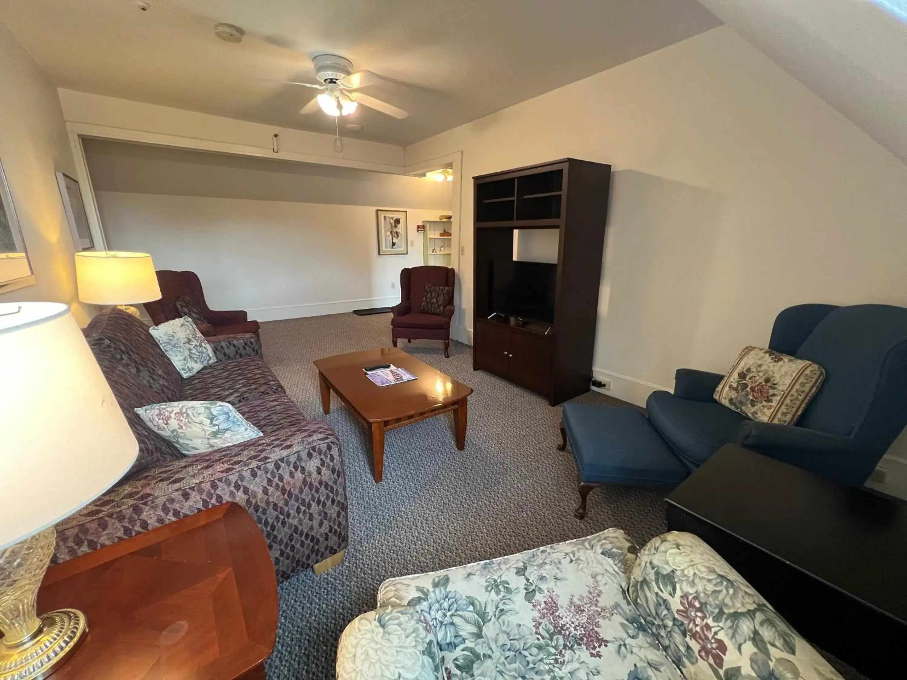 Three-Bedroom Suite in Echo Lake Inn Three-Bedroom Suite in Echo Lake Inn