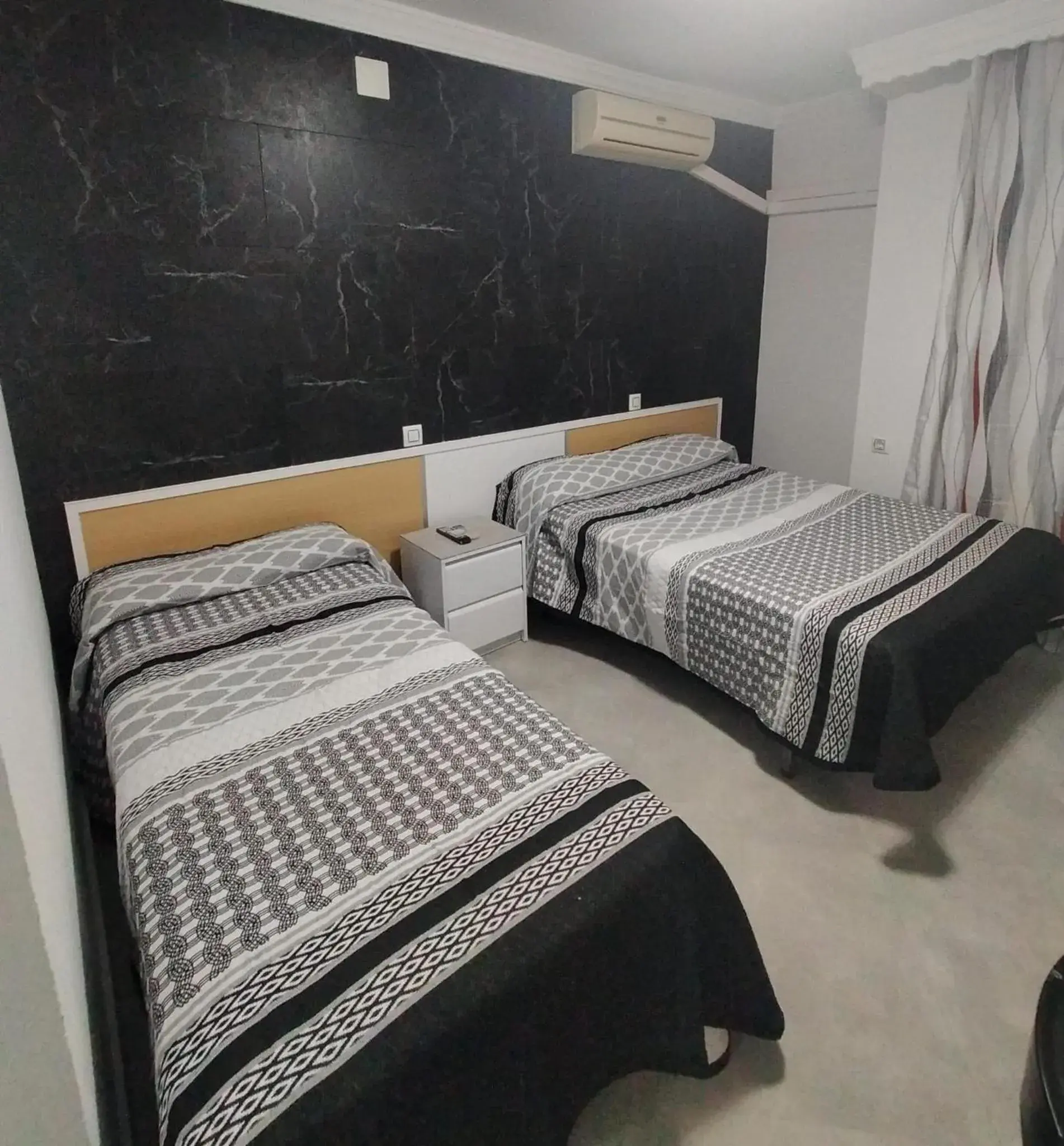 Double Room with Extra Bed in Hostal la Campana Double Room with Extra Bed in Hostal la Campana