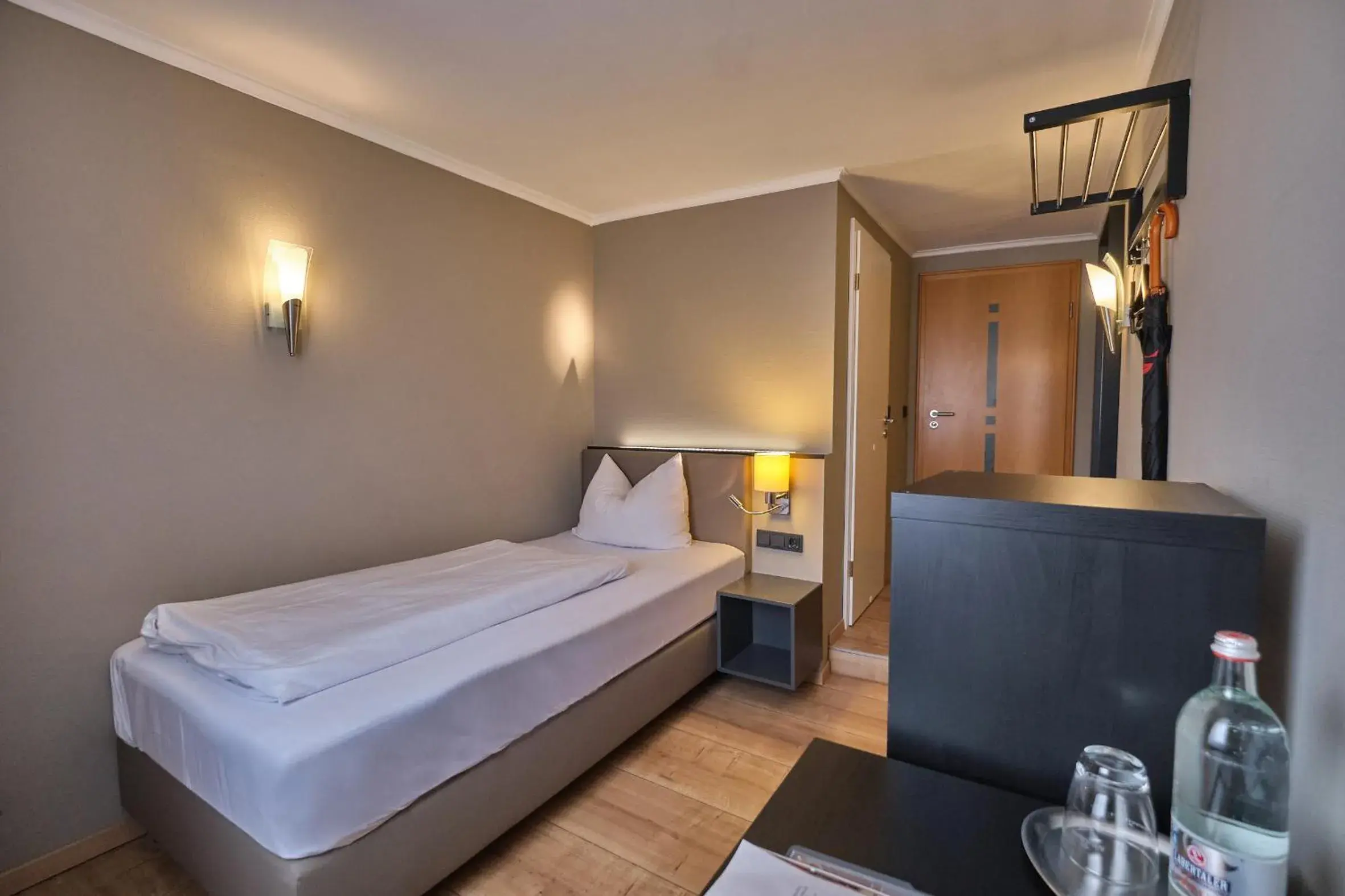 Small Single Room in Hotel Roter Hahn Small Single Room in Hotel Roter Hahn