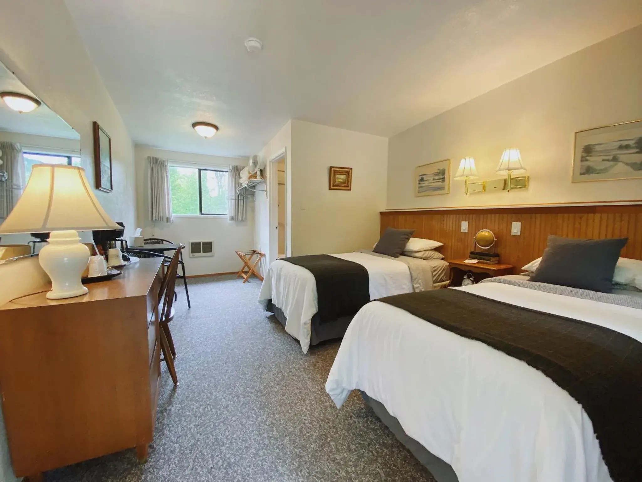 Standard Twin Room in Emerald Valley Inn Standard Twin Room in Emerald Valley Inn