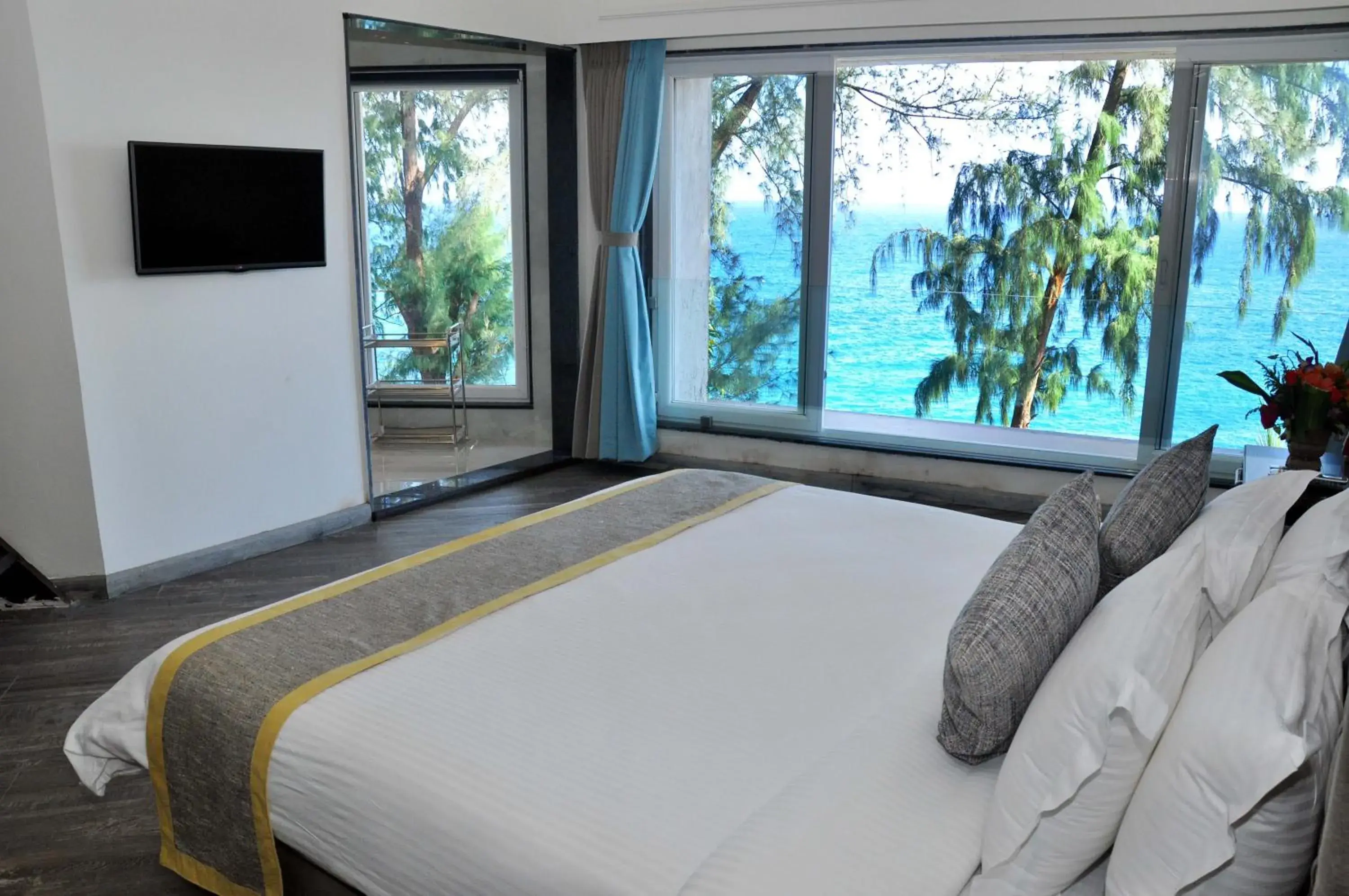 Quadruple Room with Sea View in Sinclairs Bayview Quadruple Room with Sea View in Sinclairs Bayview