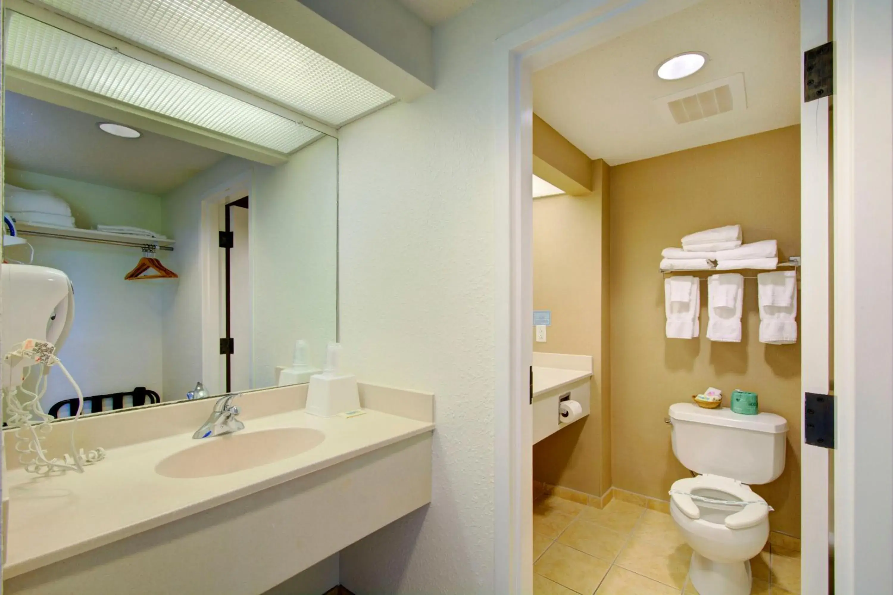 King Room with Balcony in Epworth By The Sea King Room with Balcony in Epworth By The Sea