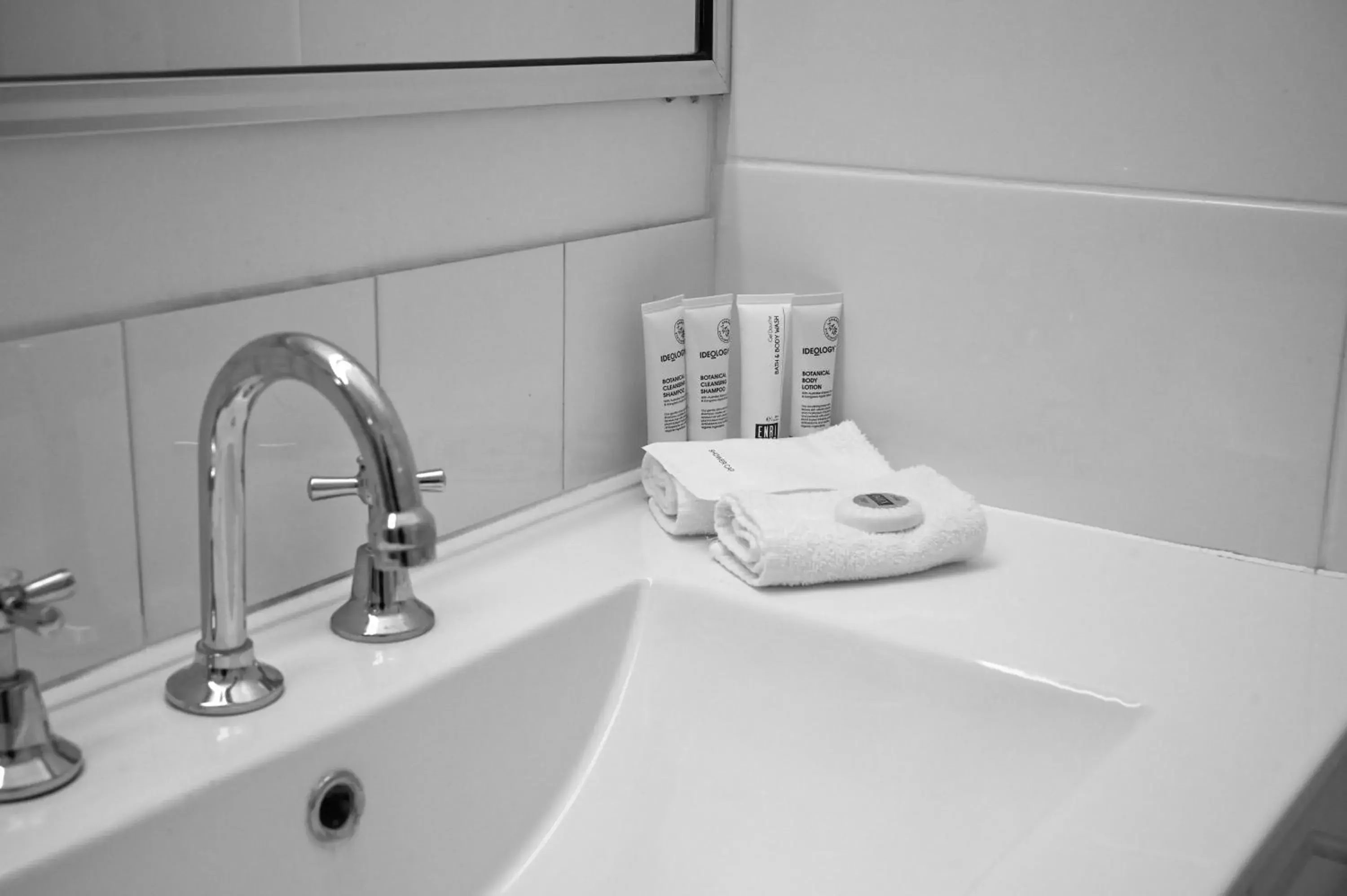 Deluxe Twin Room in Holbrook Town Centre Motor Inn Deluxe Twin Room in Holbrook Town Centre Motor Inn