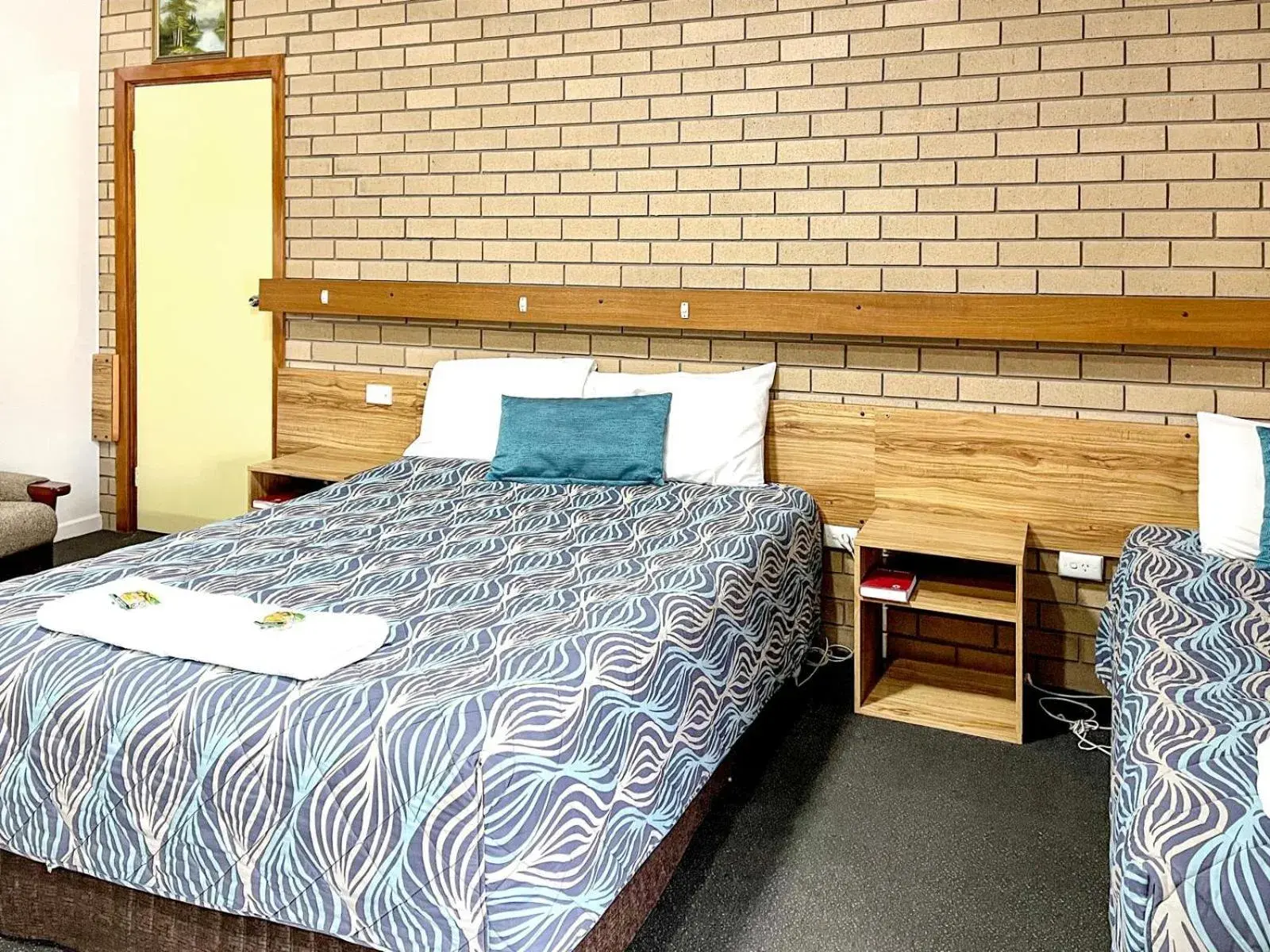 Two-Bedroom Suite in Holbrook Town Centre Motor Inn Two-Bedroom Suite in Holbrook Town Centre Motor Inn