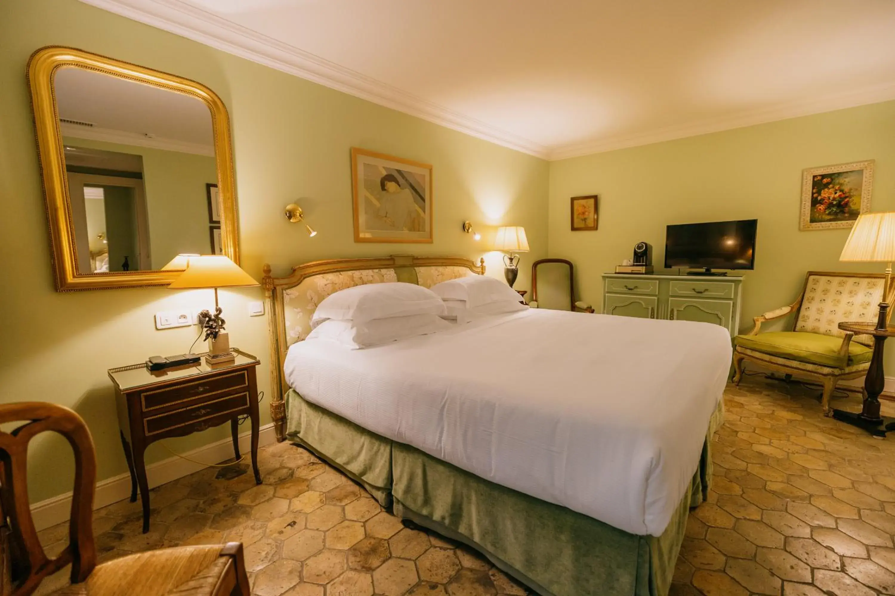 Deluxe Double Room in Hôtel de Toiras Deluxe Double Room in Hôtel de Toiras